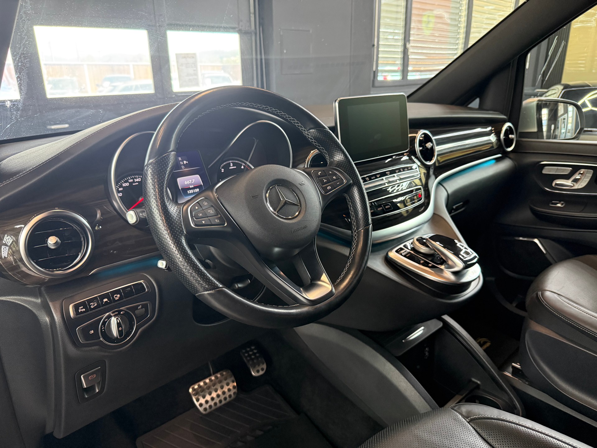 MERCEDES-BENZ V 250 d Swiss Edition lang 4Matic 7G-Tronic-image-8