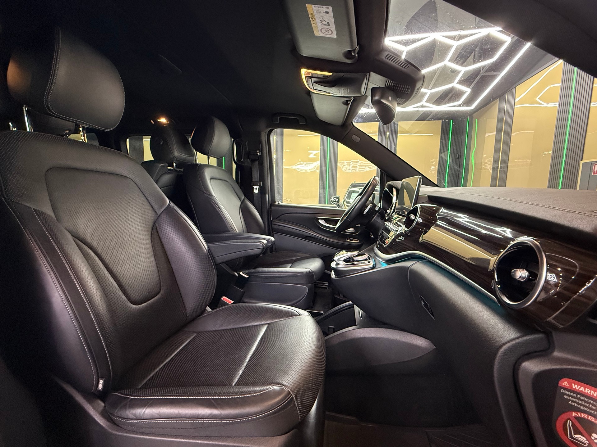 MERCEDES-BENZ V 250 d Swiss Edition lang 4Matic 7G-Tronic-image-11