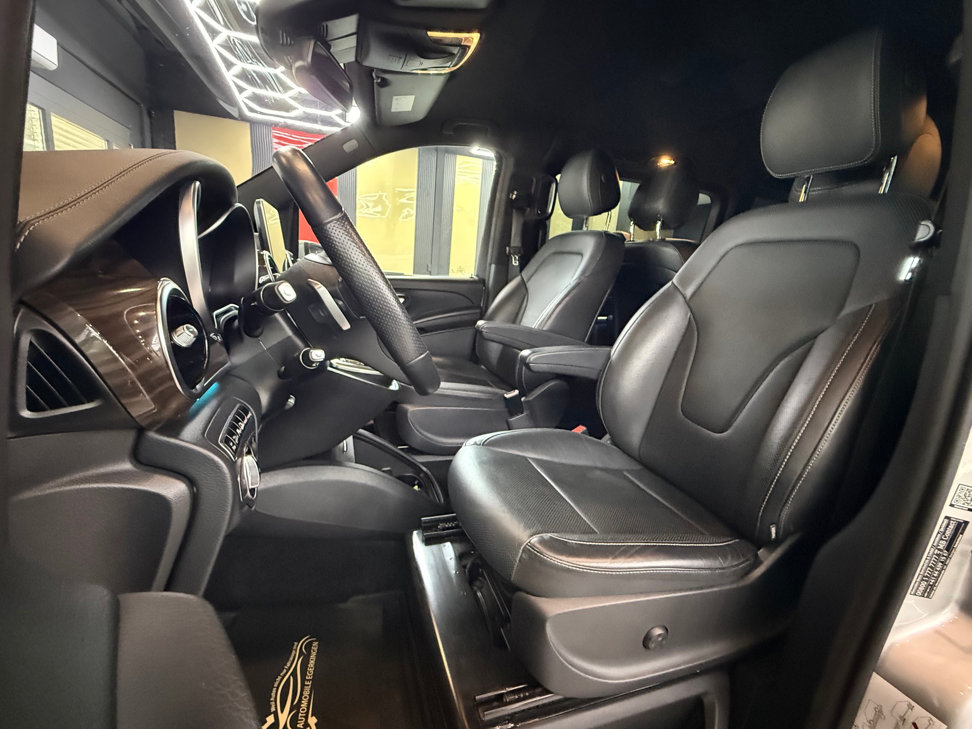 MERCEDES-BENZ V 250 d Swiss Edition lang 4Matic 7G-Tronic-image-9