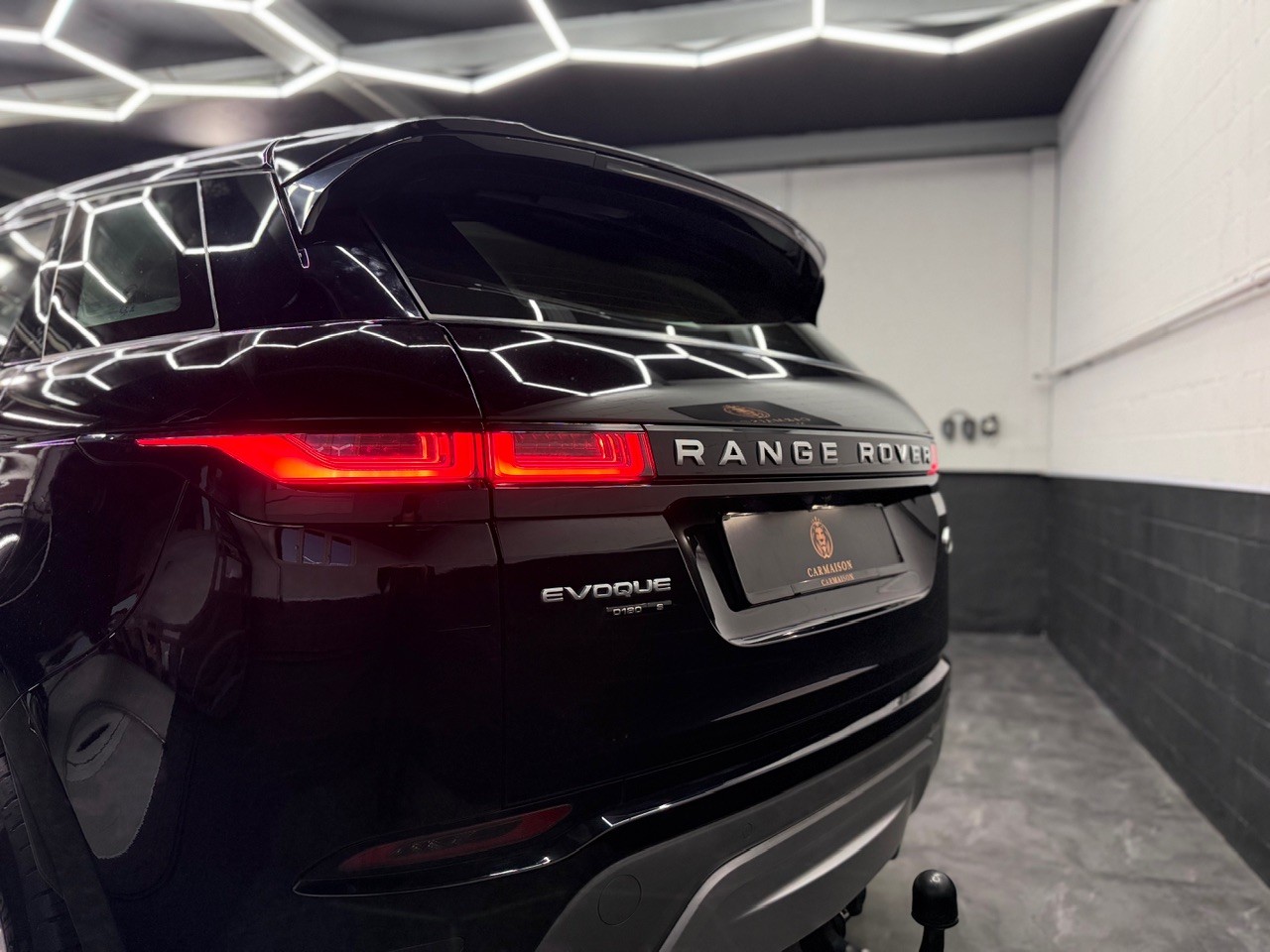 LAND ROVER Range Rover Evoque R-Dynamic D 180 S AT9-image-4