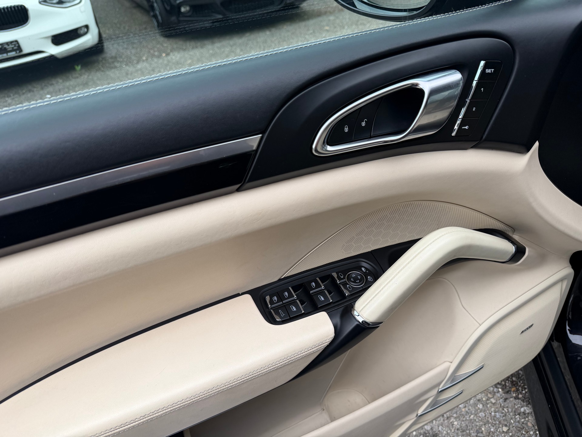 PORSCHE Cayenne Turbo-image-5