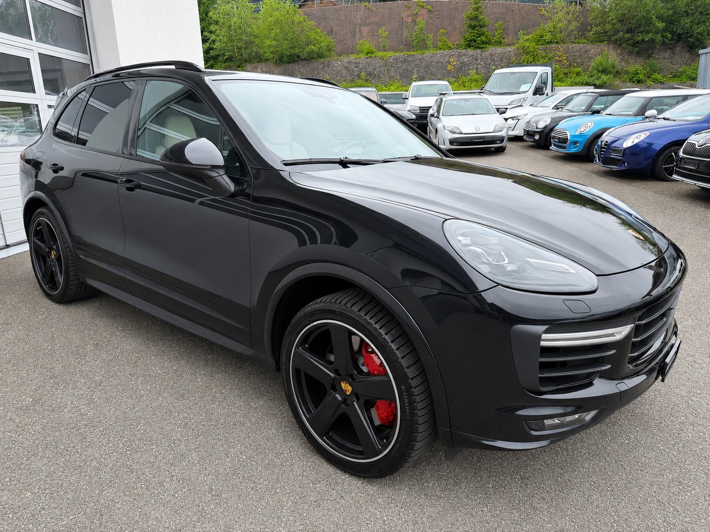 PORSCHE Cayenne Turbo-showroom-element-3