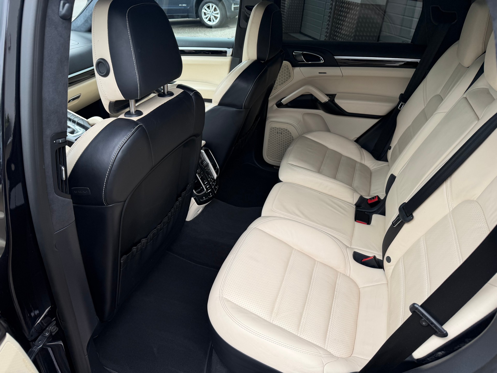 PORSCHE Cayenne Turbo-image-7