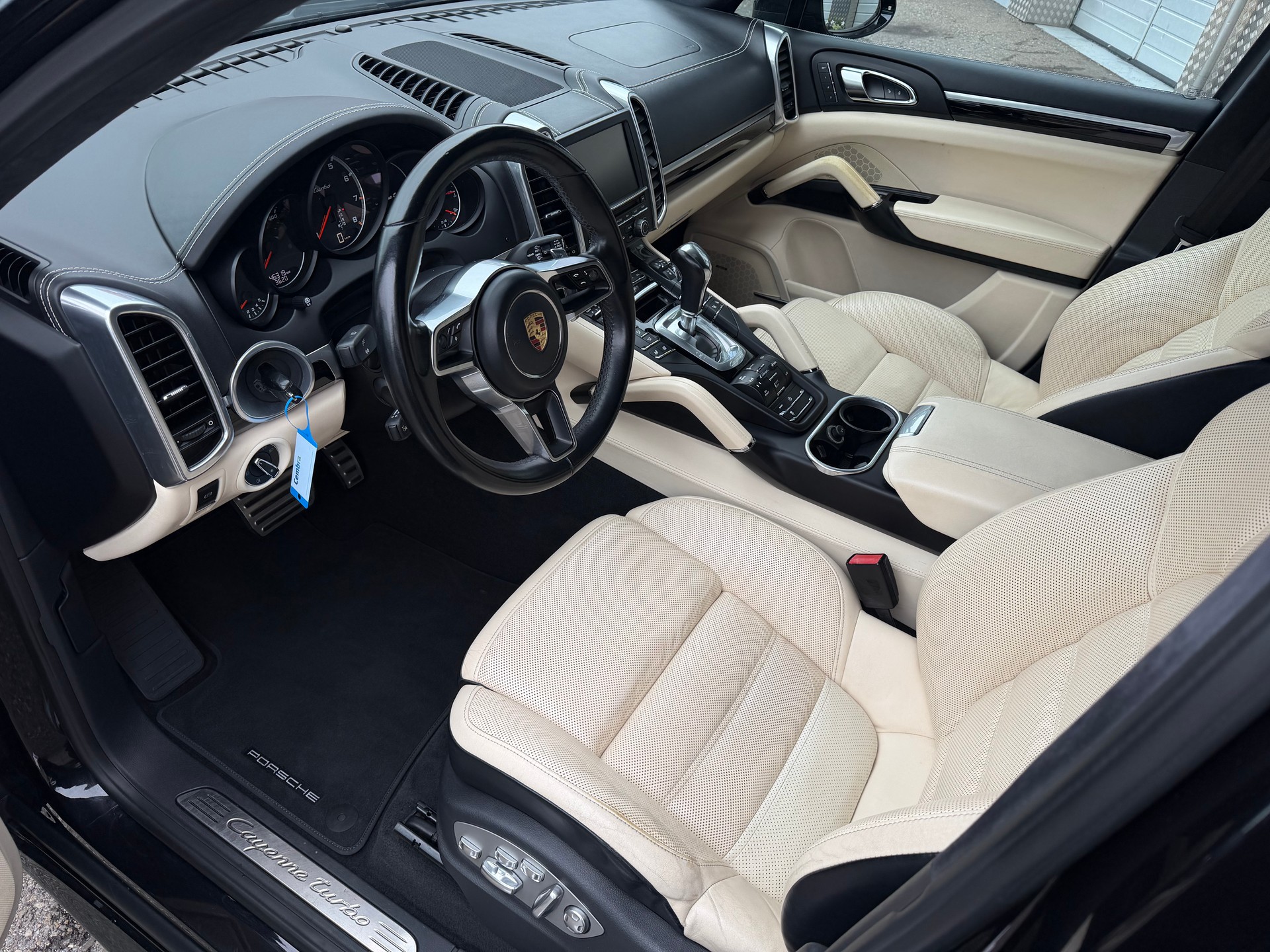 PORSCHE Cayenne Turbo-image-4