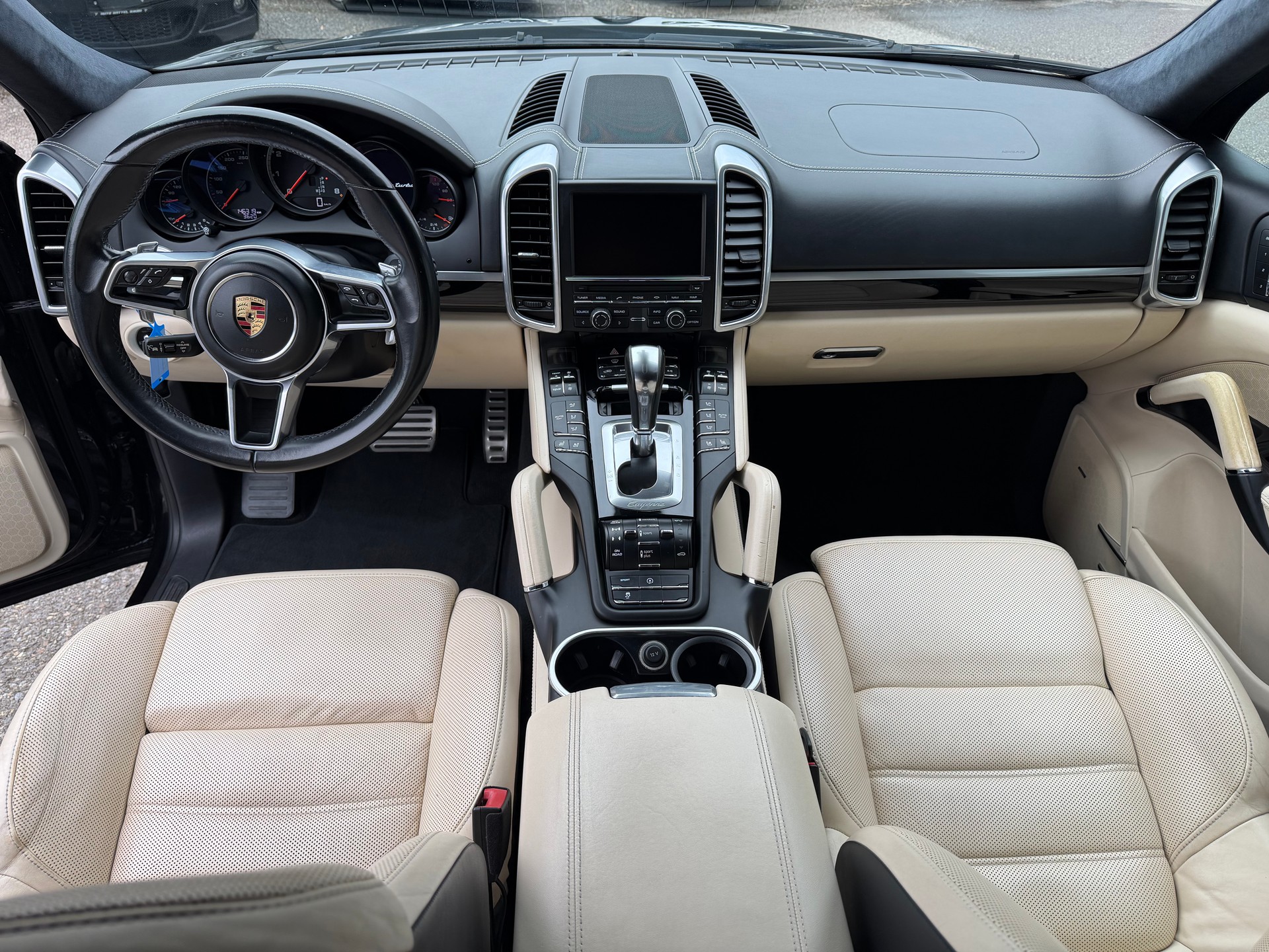 PORSCHE Cayenne Turbo-image-9