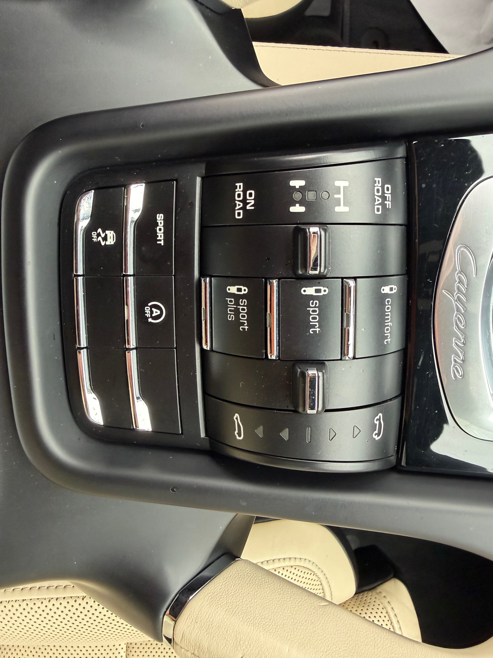 PORSCHE Cayenne Turbo-image-14