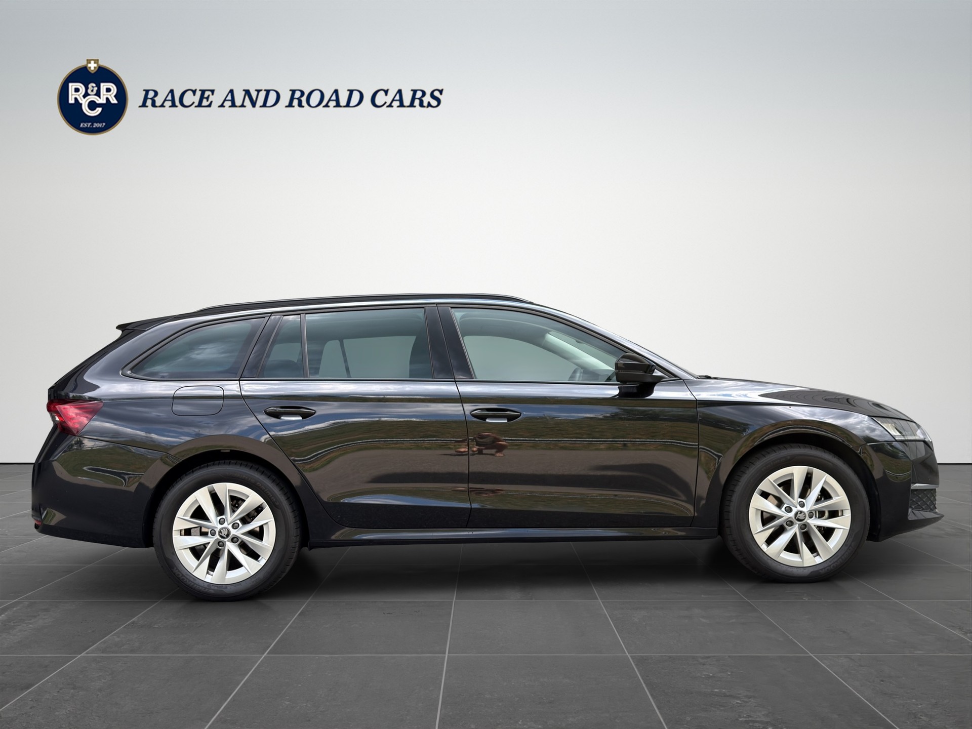 SKODA Octavia Combi 1.5 TSI Selection DSG-image-3