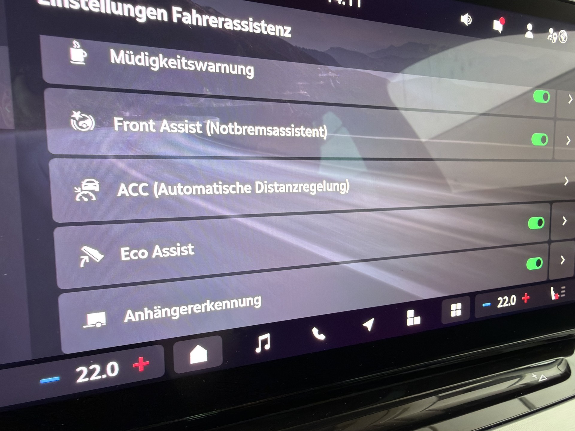 SKODA Octavia Combi 1.5 TSI Selection DSG-image-24