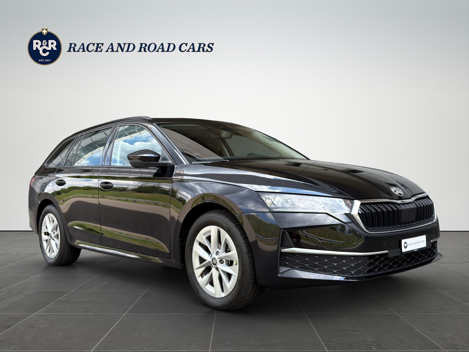 SKODA Octavia Combi 1.5 TSI Selection DSG-image-2