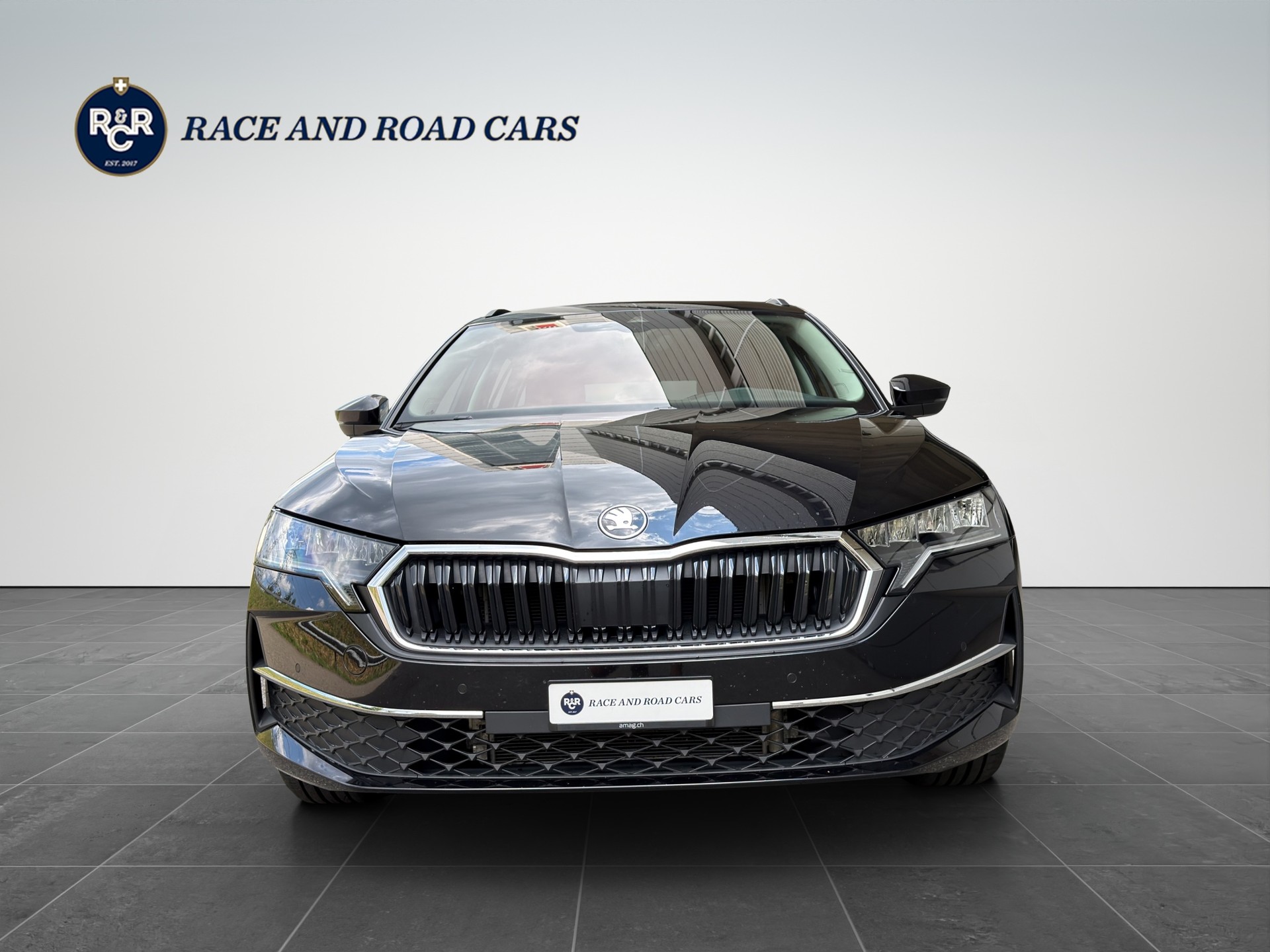 SKODA Octavia Combi 1.5 TSI Selection DSG-image-1