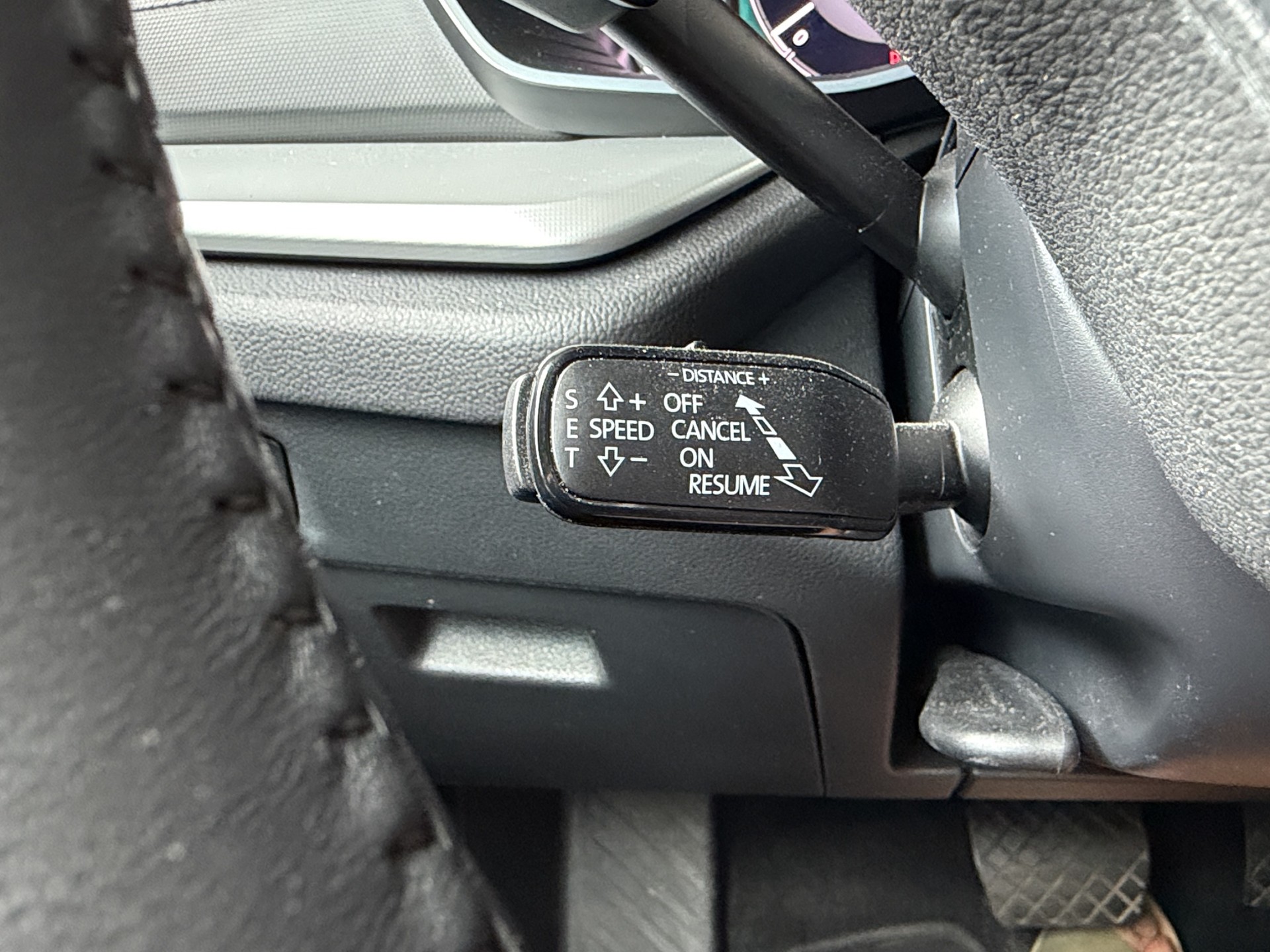 SKODA Octavia Combi 1.5 TSI Selection DSG-image-17
