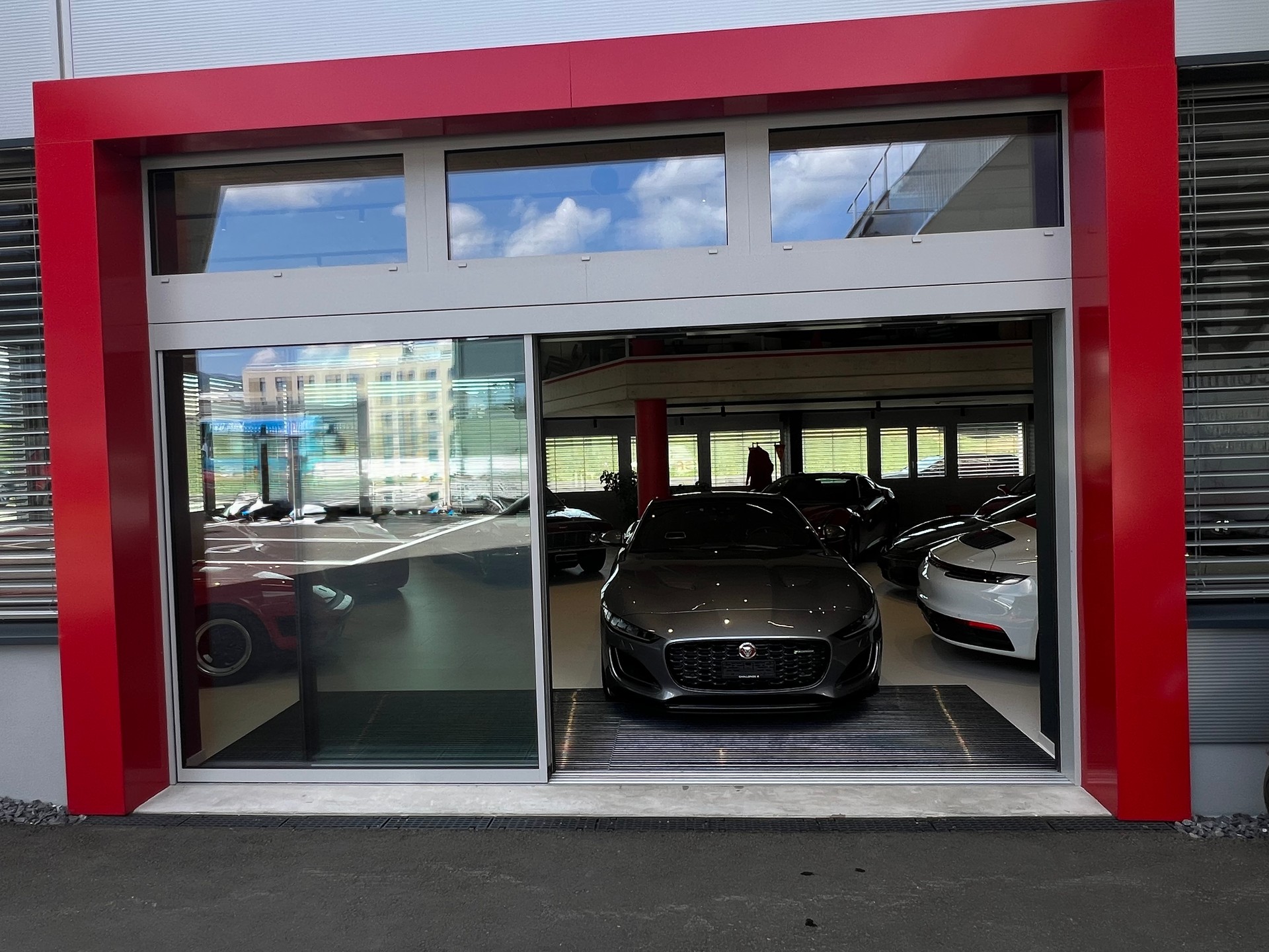 JAGUAR F-Type Coupé 5.0 V8 R-Dynamic Automatik AWD-image-15