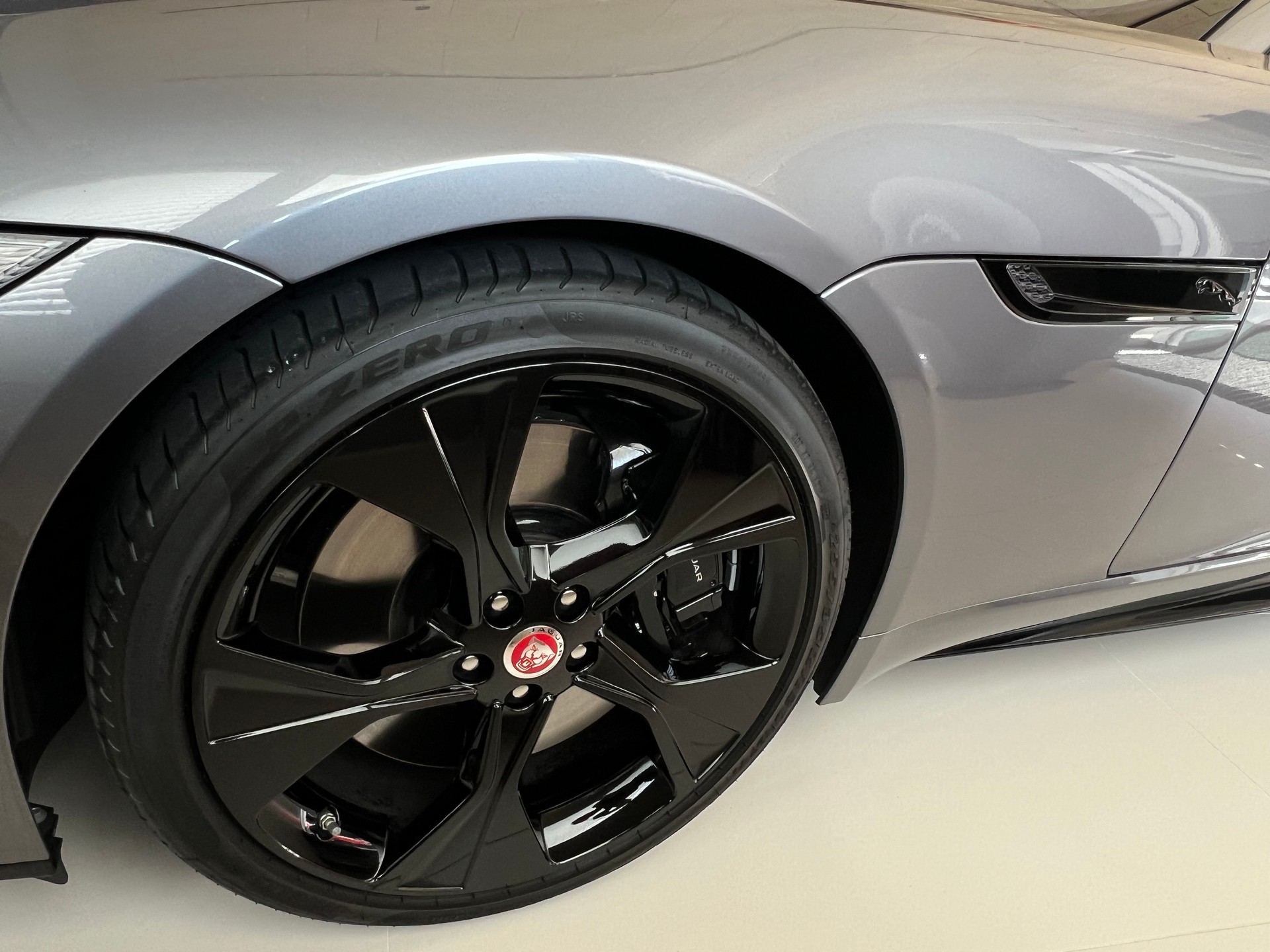 JAGUAR F-Type Coupé 5.0 V8 R-Dynamic Automatik AWD-image-12