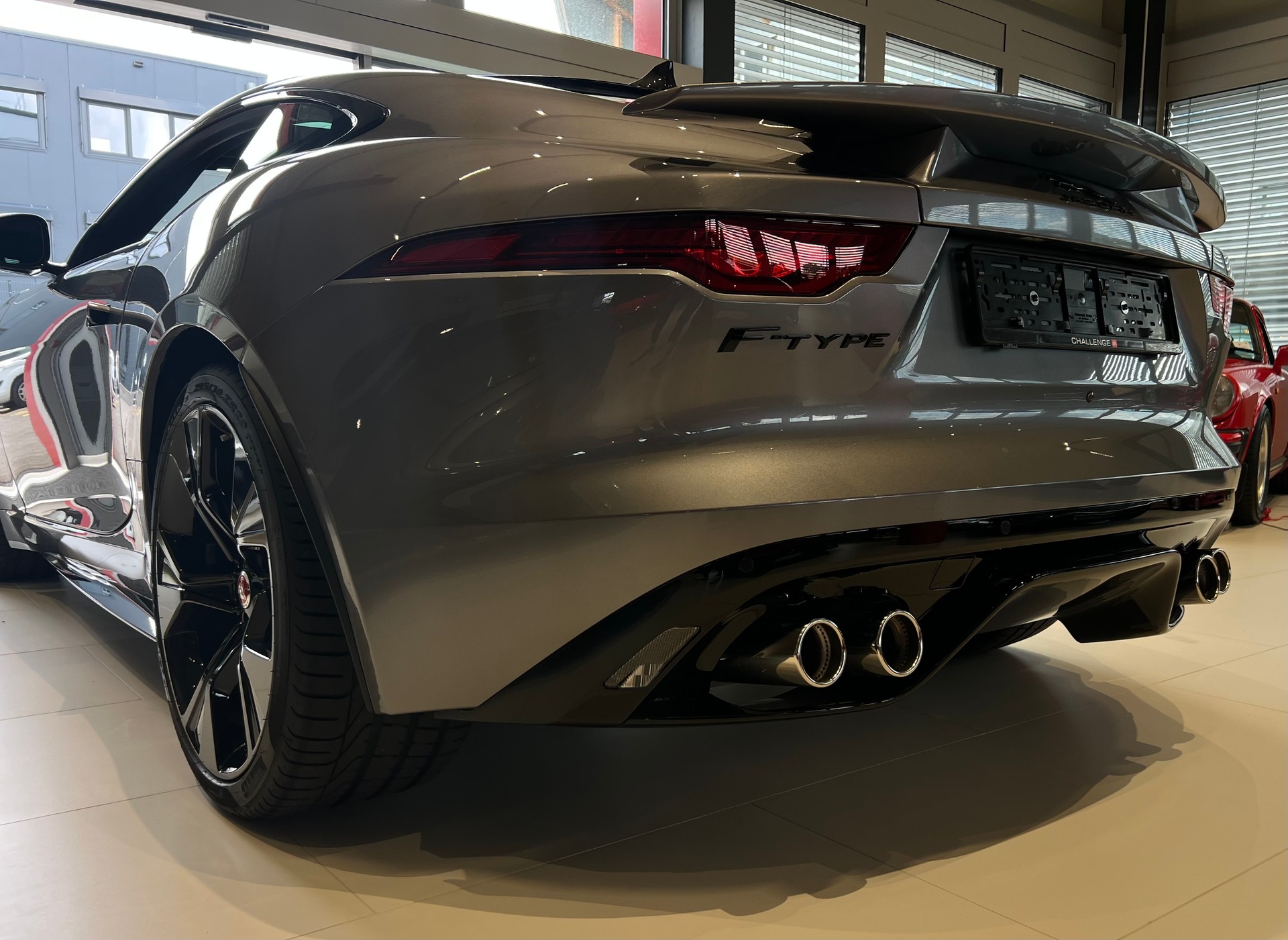 JAGUAR F-Type Coupé 5.0 V8 R-Dynamic Automatik AWD-image-11