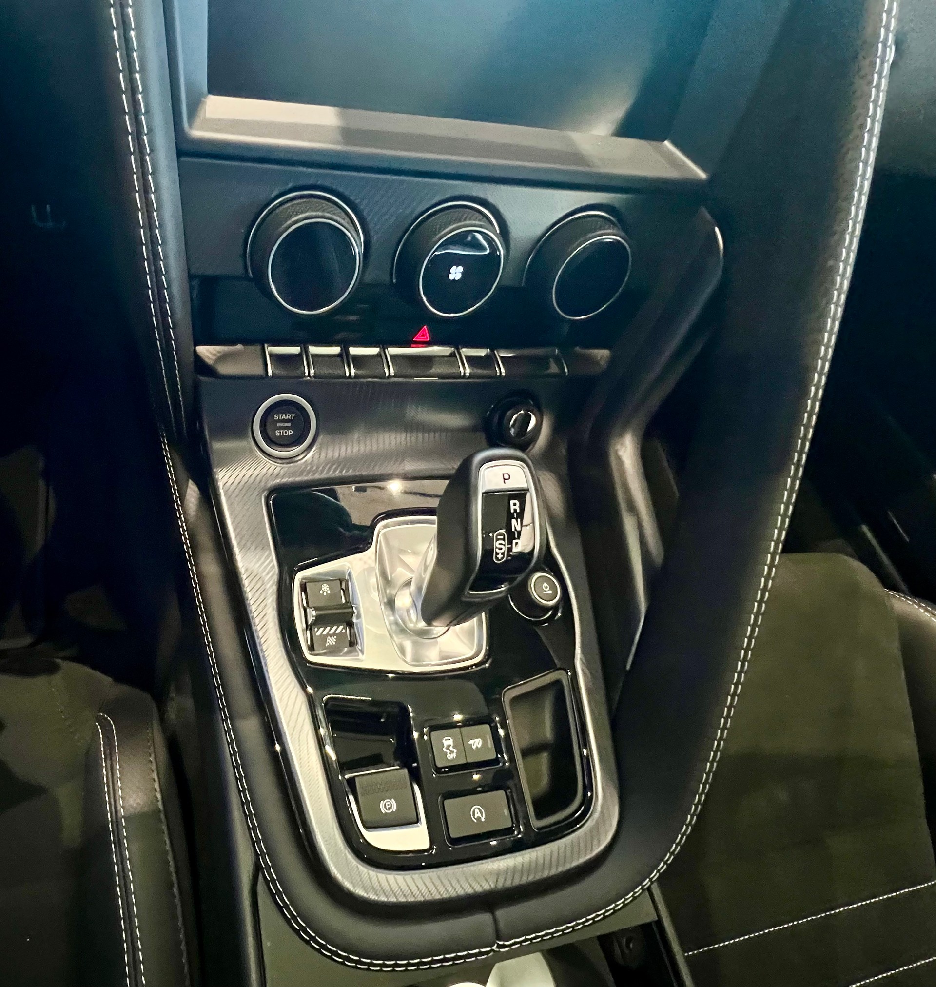 JAGUAR F-Type Coupé 5.0 V8 R-Dynamic Automatik AWD-image-10