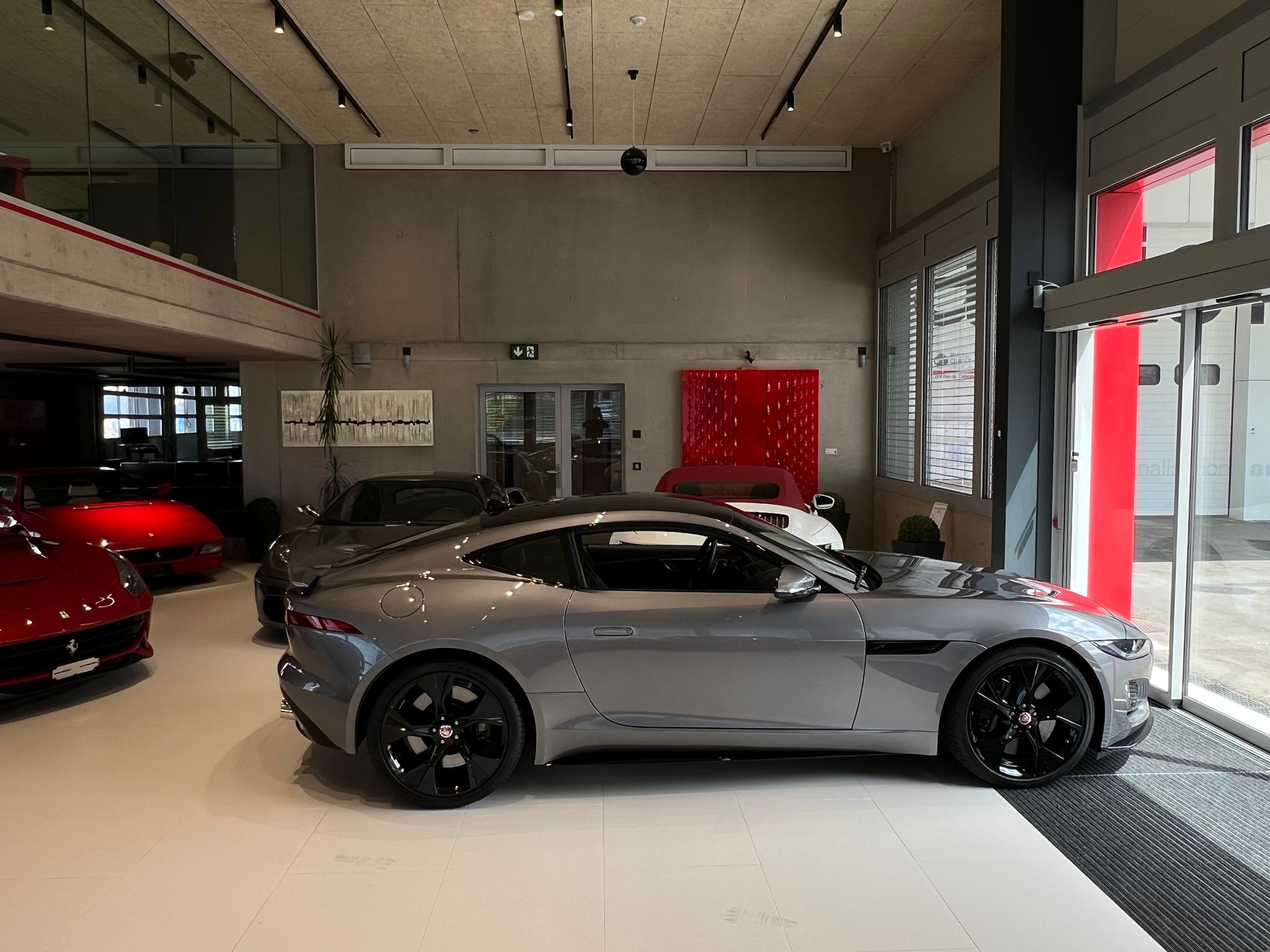 JAGUAR F-Type Coupé 5.0 V8 R-Dynamic Automatik AWD-image-1