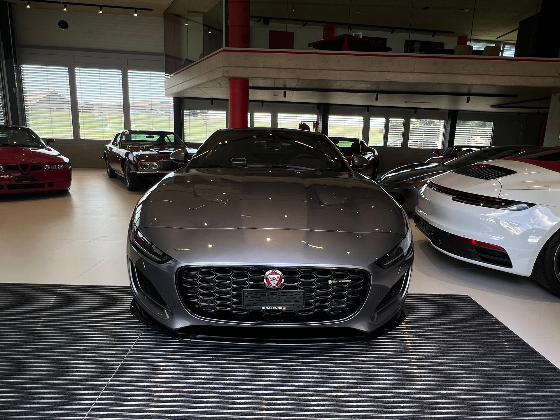 JAGUAR F-Type Coupé 5.0 V8 R-Dynamic Automatik AWD-image-14