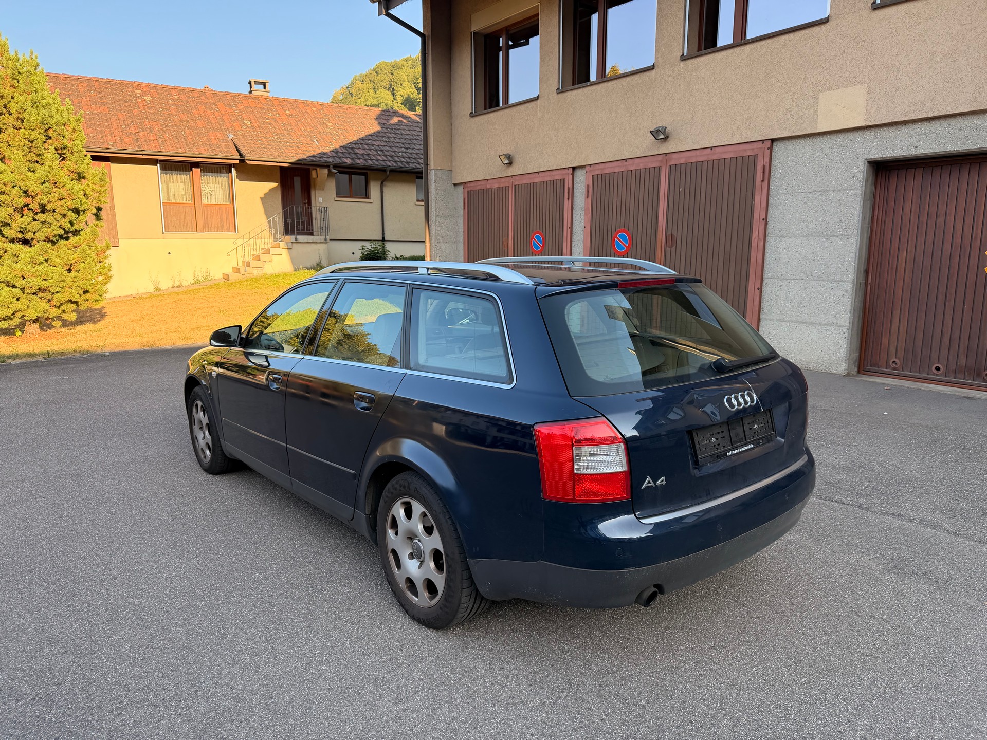 AUDI A4 Avant 2.0 FSI-image-2