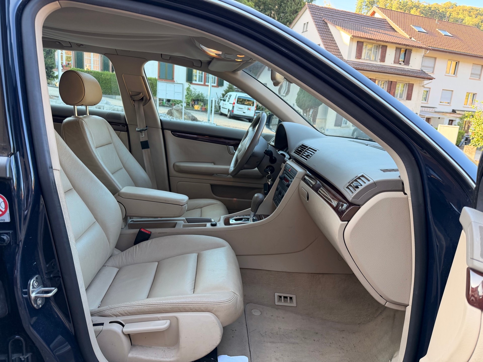 AUDI A4 Avant 2.0 FSI-image-14