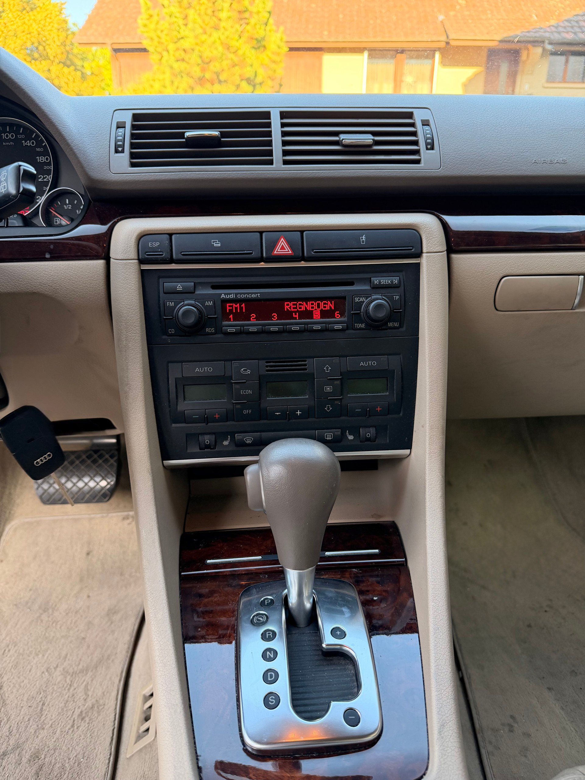 AUDI A4 Avant 2.0 FSI-image-10