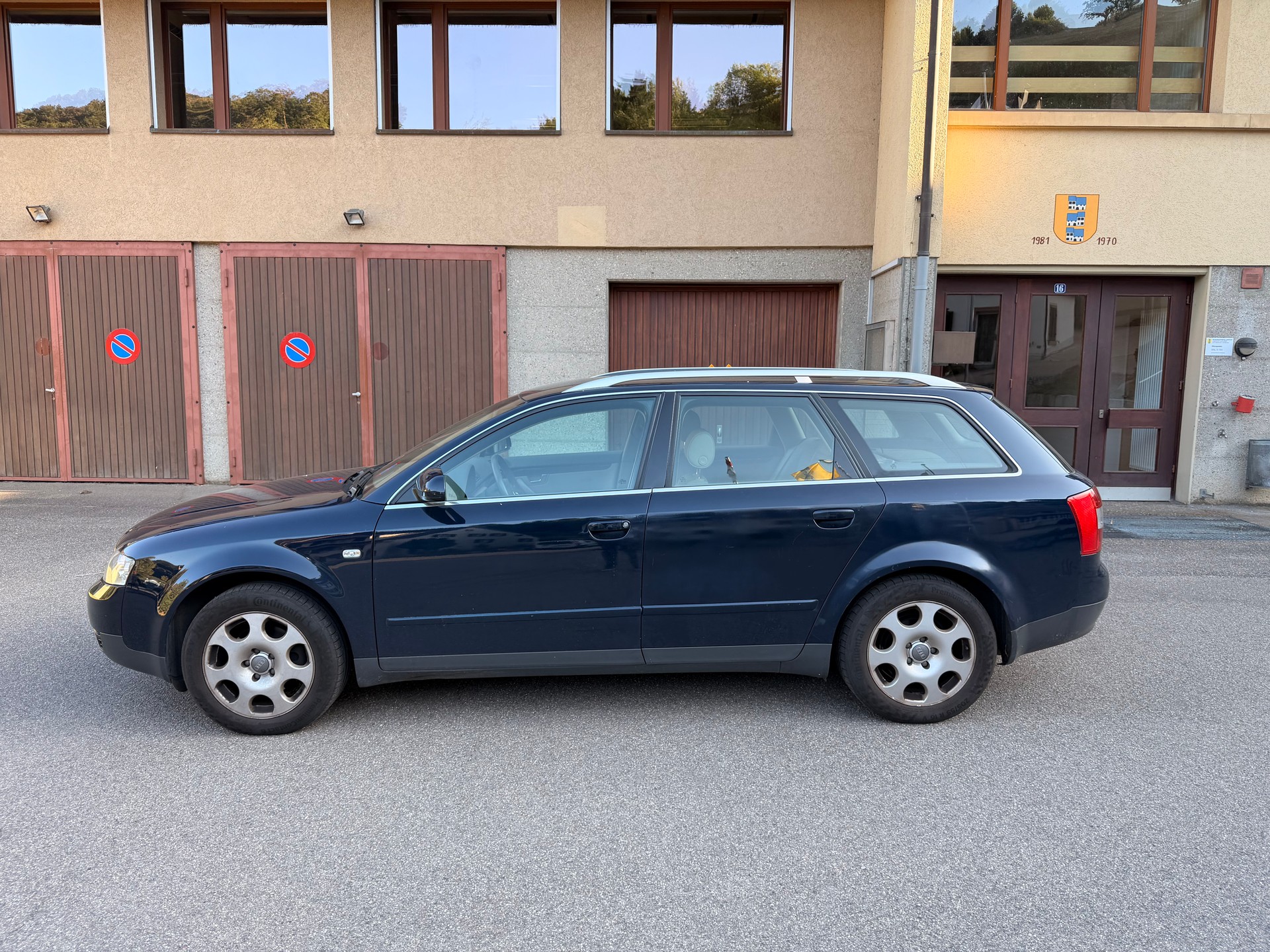 AUDI A4 Avant 2.0 FSI-image-1