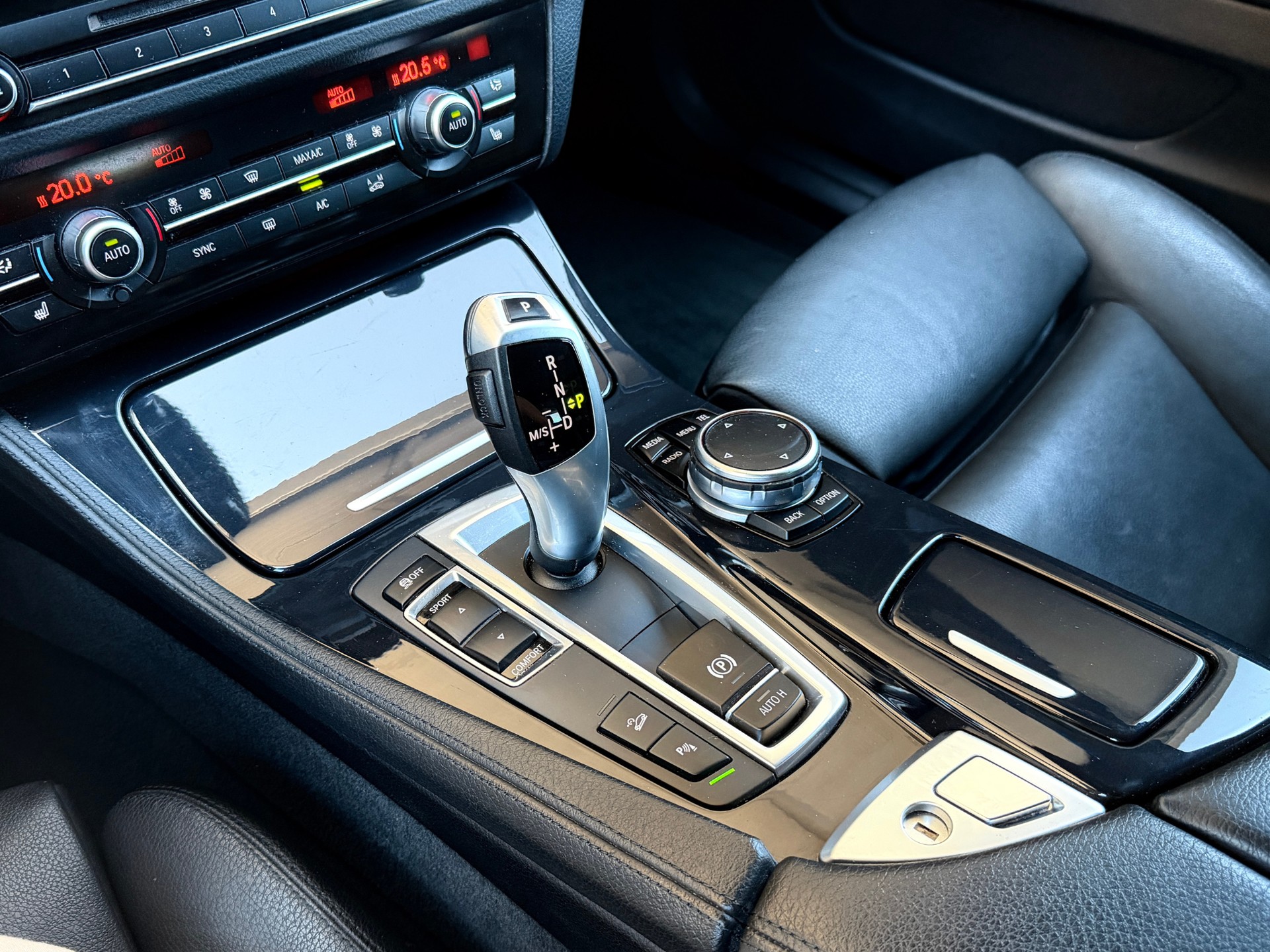 BMW 530d Touring xDrive M Sport Steptronic-image-17