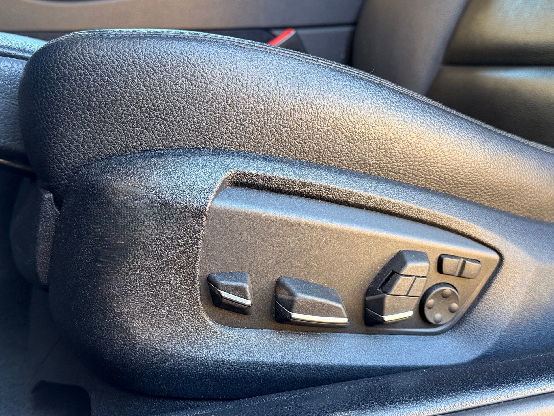 BMW 530d Touring xDrive M Sport Steptronic-image-23
