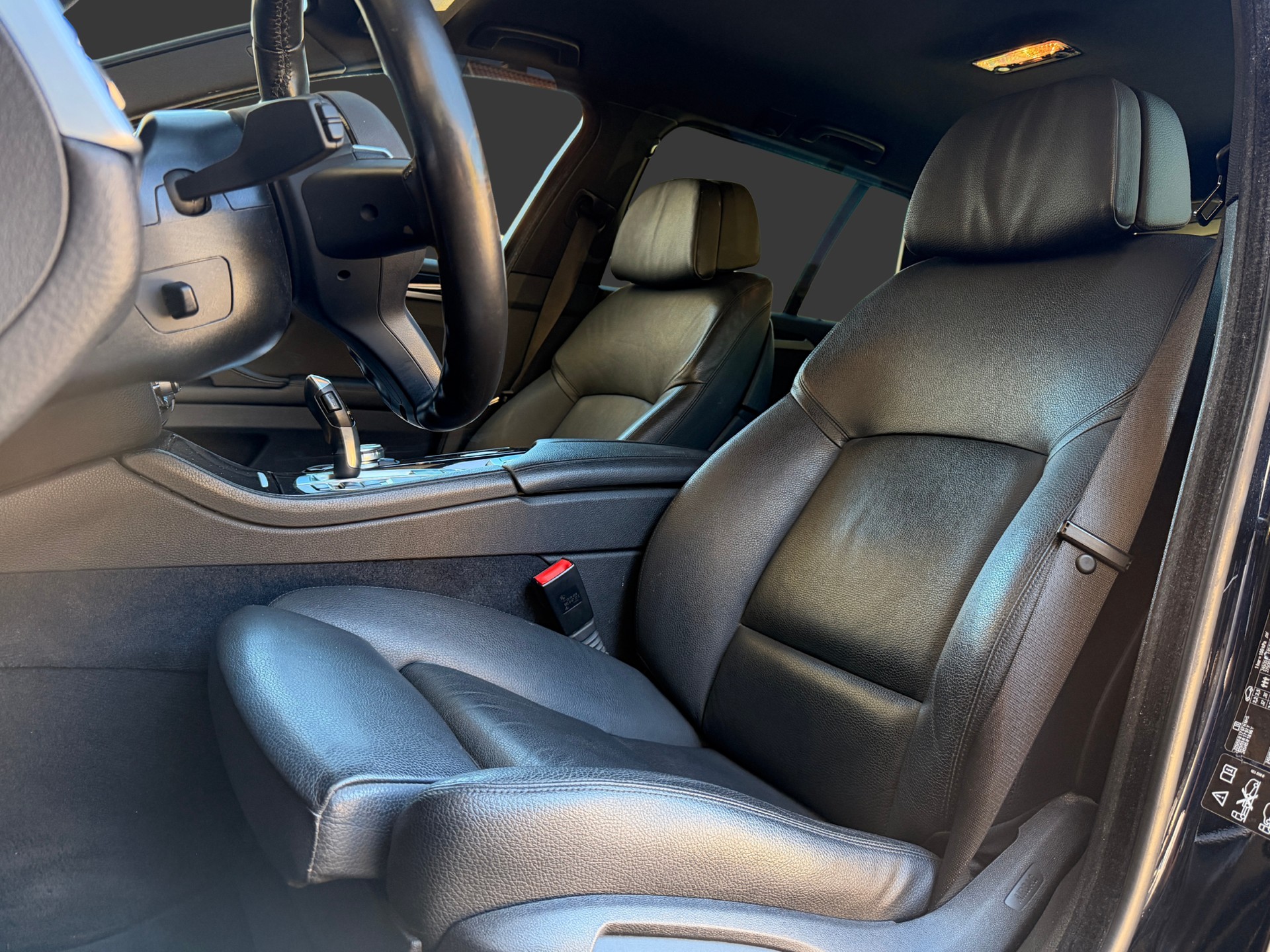 BMW 530d Touring xDrive M Sport Steptronic-image-12