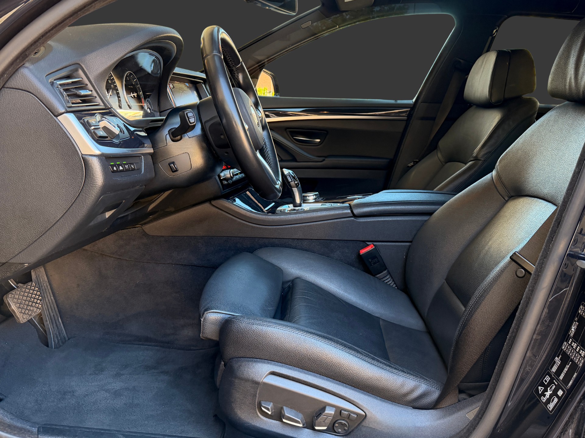BMW 530d Touring xDrive M Sport Steptronic-image-13