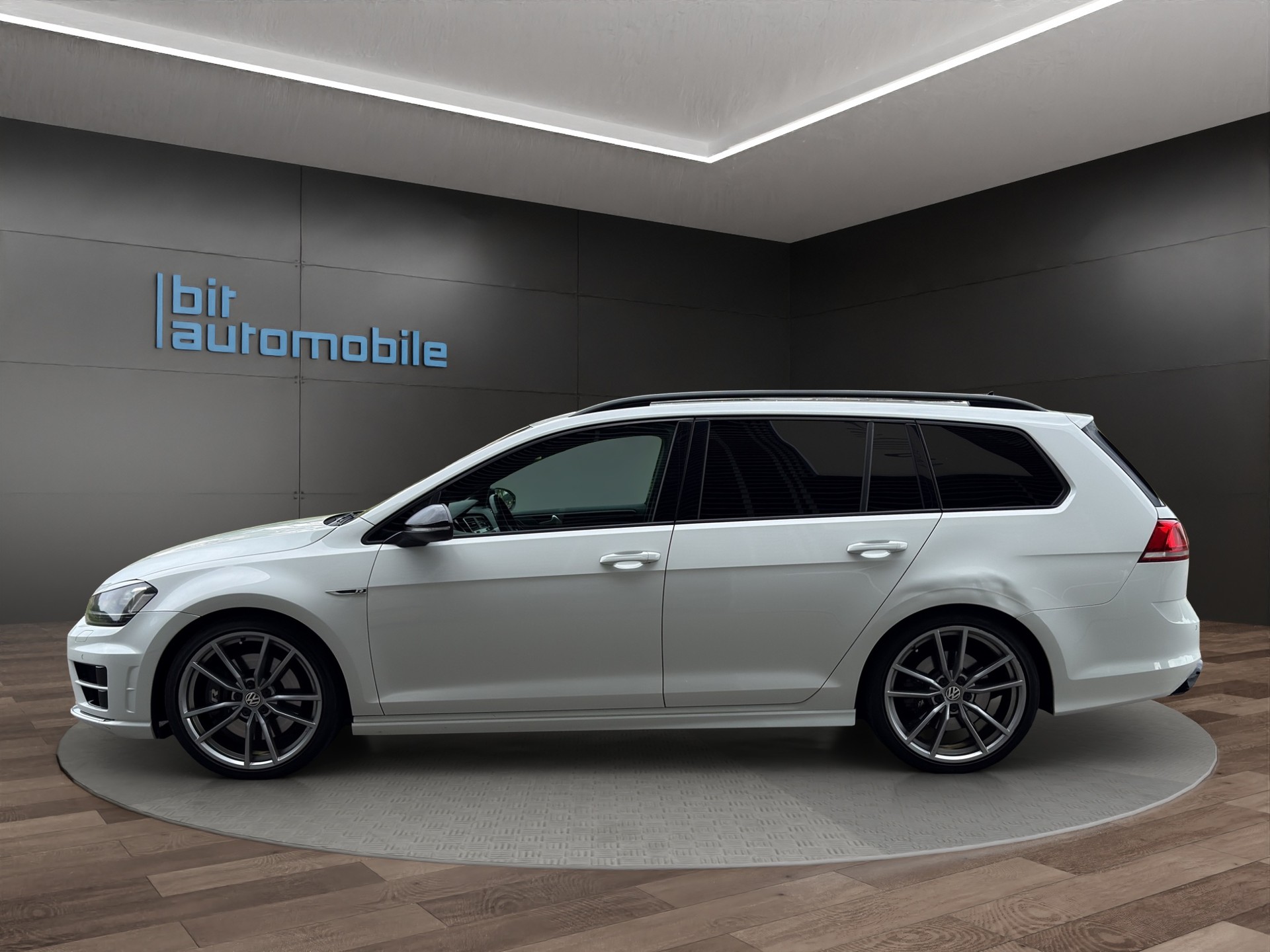 VW Variant 2.0 TSI R 4 Motion DSG-image-2