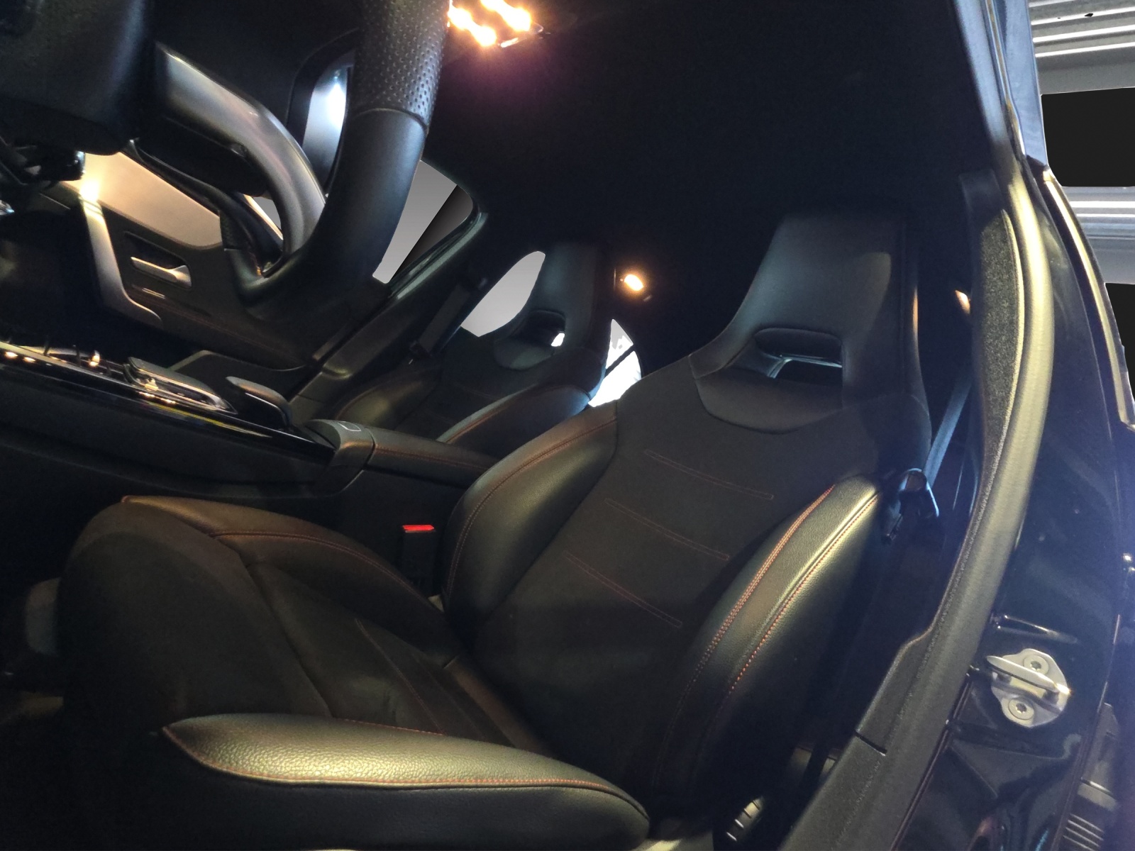 MERCEDES-BENZ A 200 AMG Line 7G-DCT-image-13