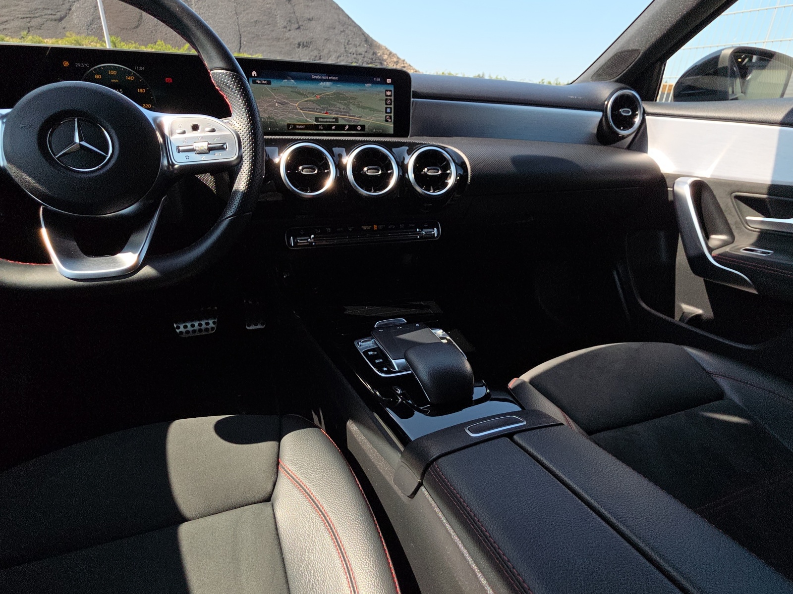 MERCEDES-BENZ A 200 AMG Line 7G-DCT-image-12