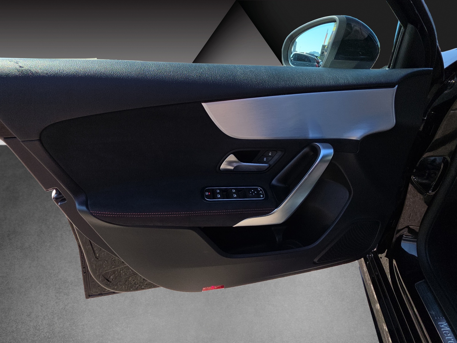 MERCEDES-BENZ A 200 AMG Line 7G-DCT-image-15