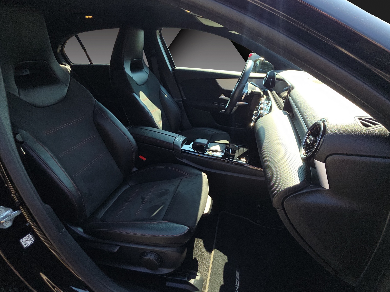 MERCEDES-BENZ A 200 AMG Line 7G-DCT-image-16