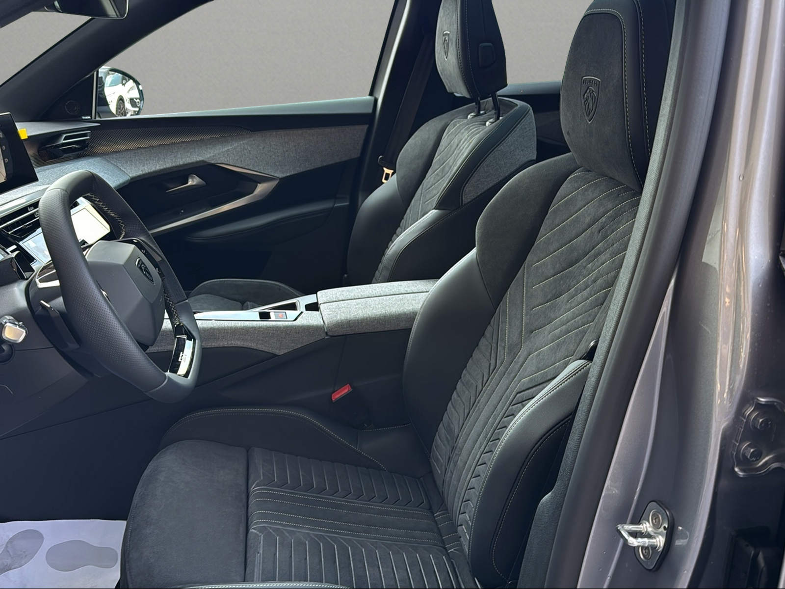 PEUGEOT 3008 145 e-DCS6 Hybrid GT Exclusive-image-3
