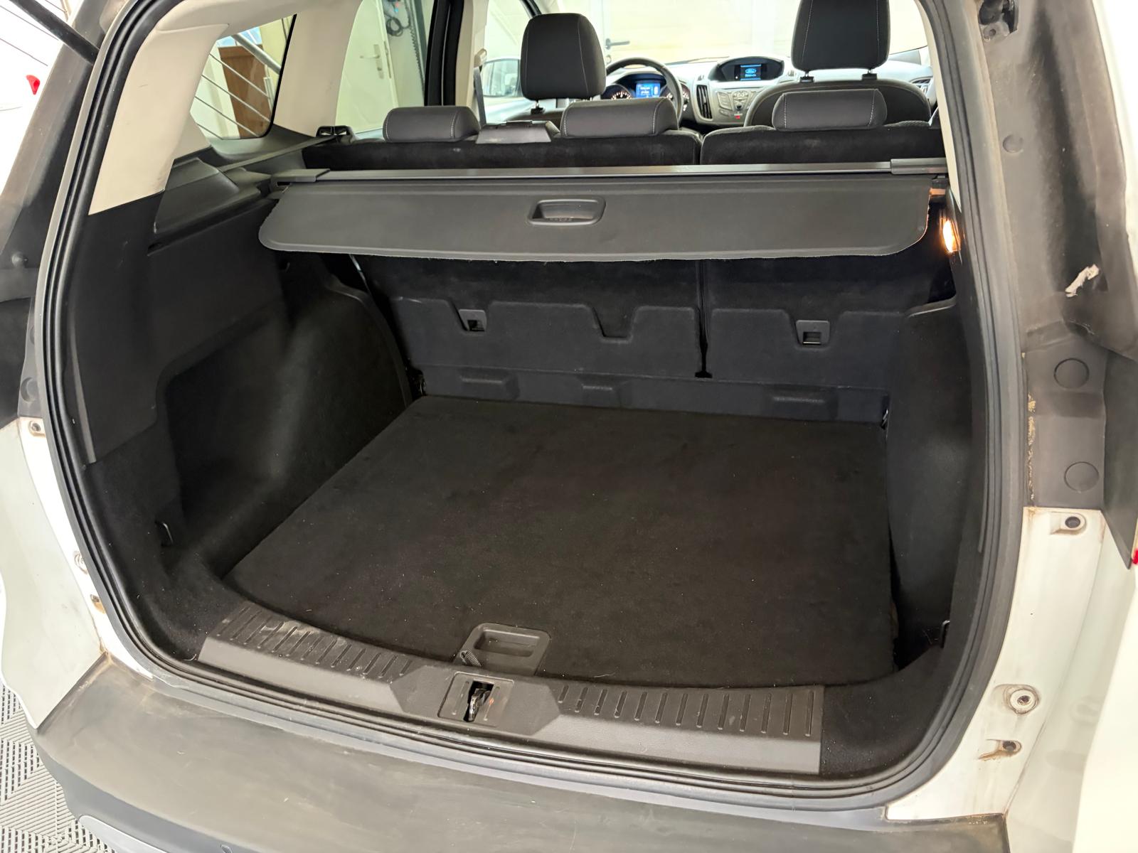 FORD Kuga 2.0 TDCi Carving 4WD-image-17