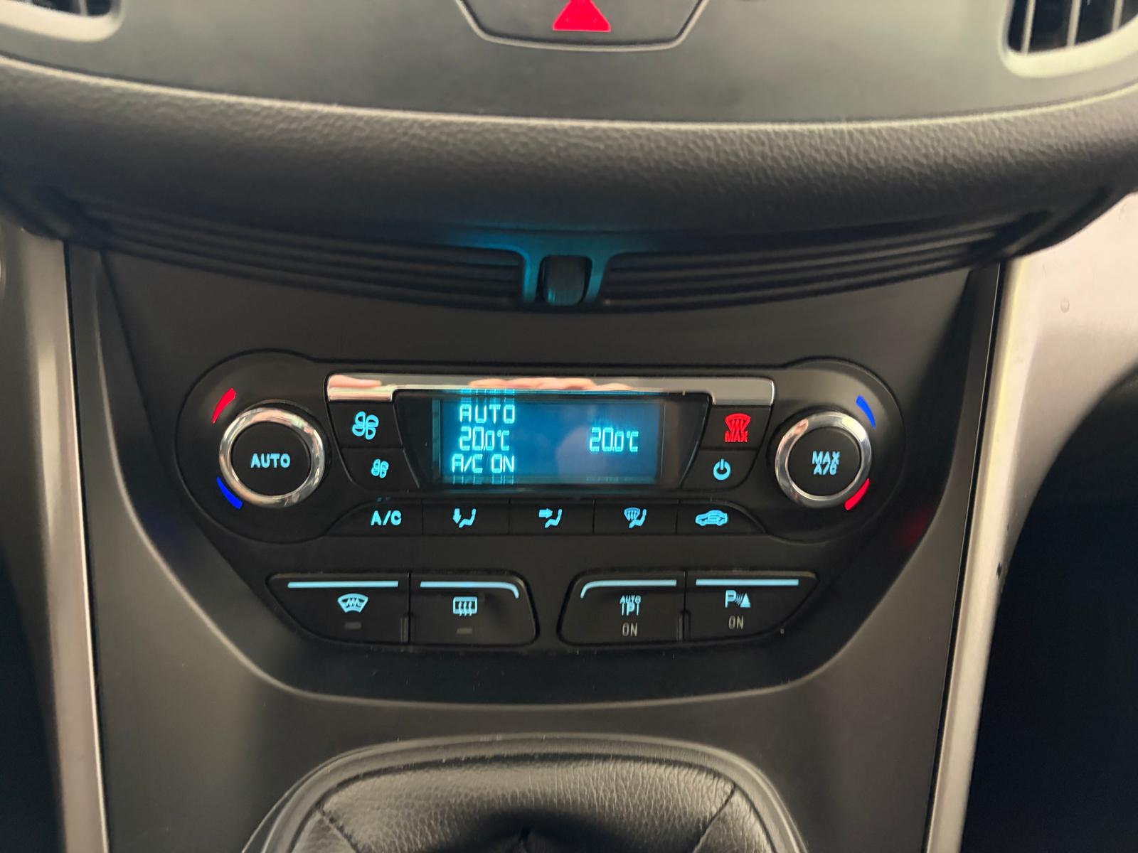FORD Kuga 2.0 TDCi Carving 4WD-image-14