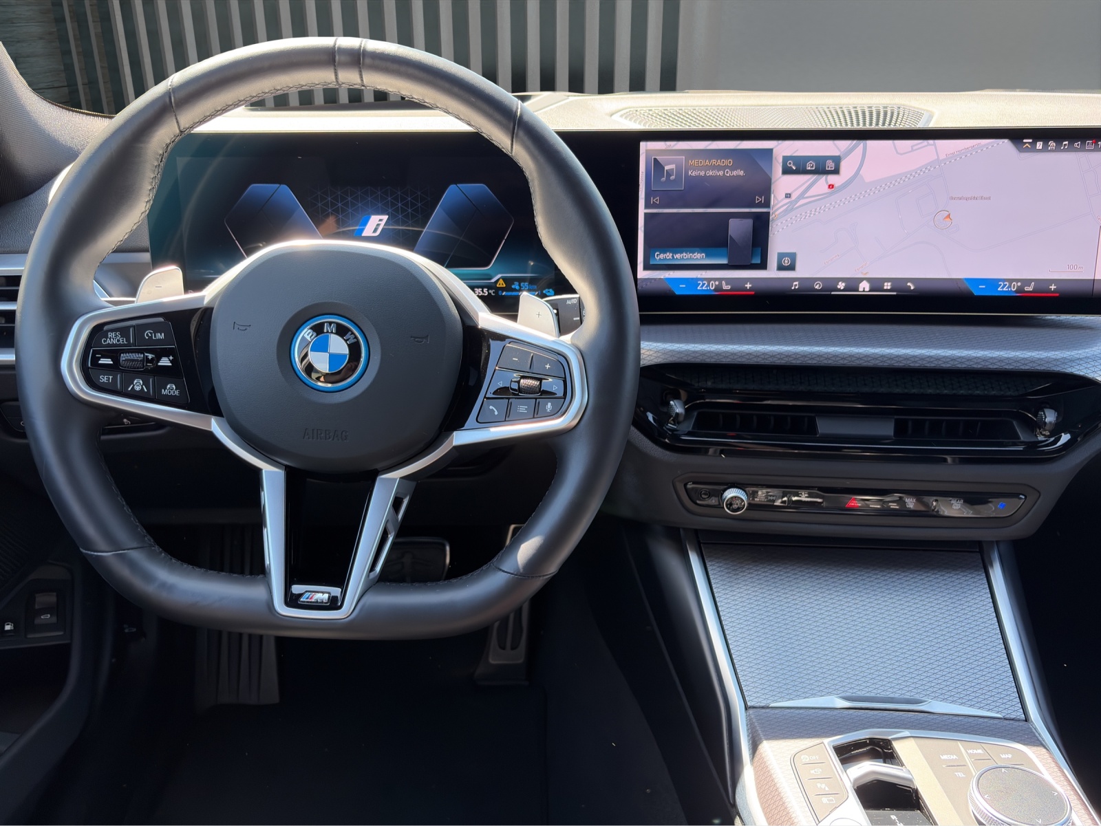 BMW 330e xDrive Touring M Sportpaket-image-11