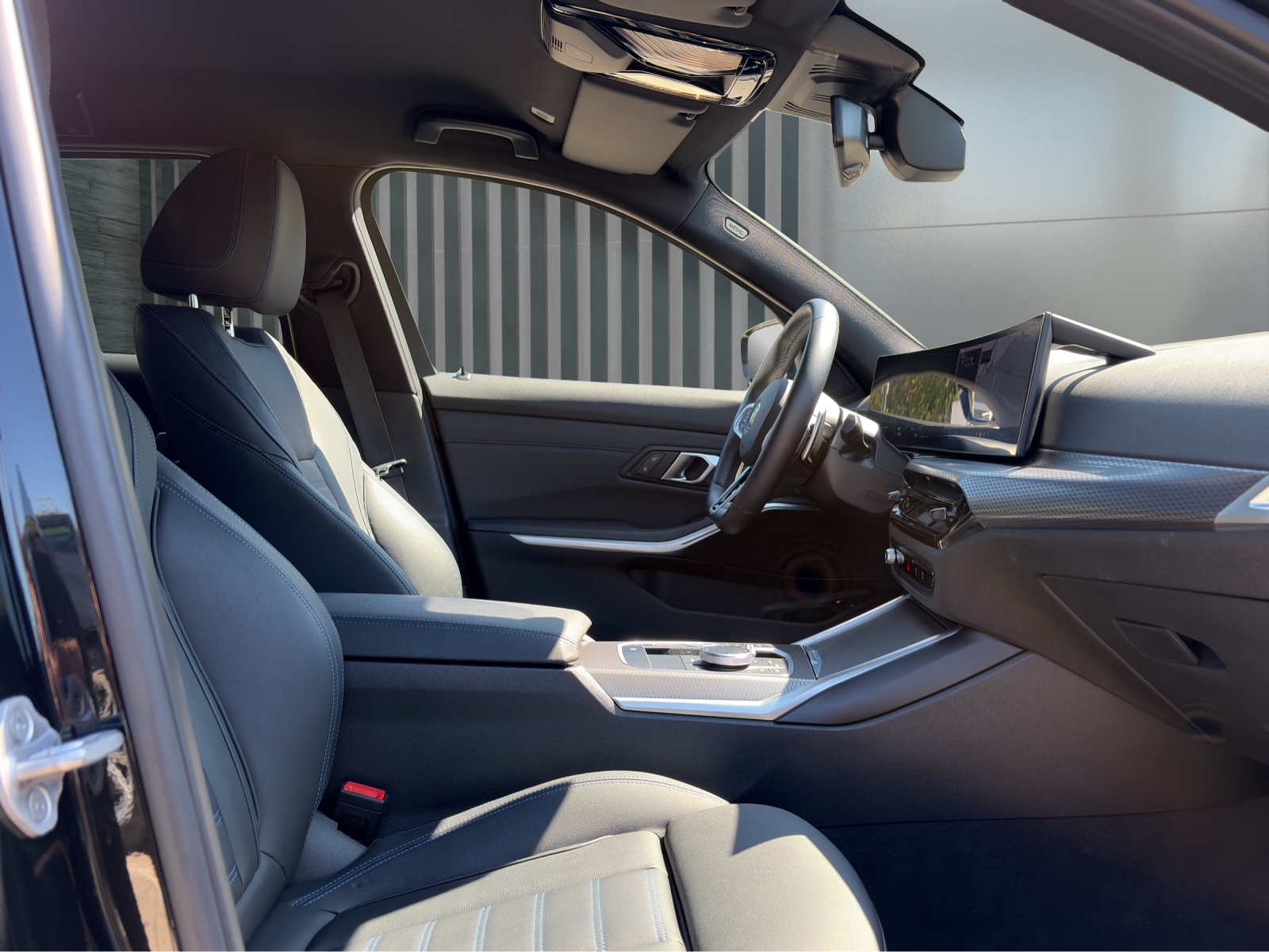 BMW 330e xDrive Touring M Sportpaket-image-18