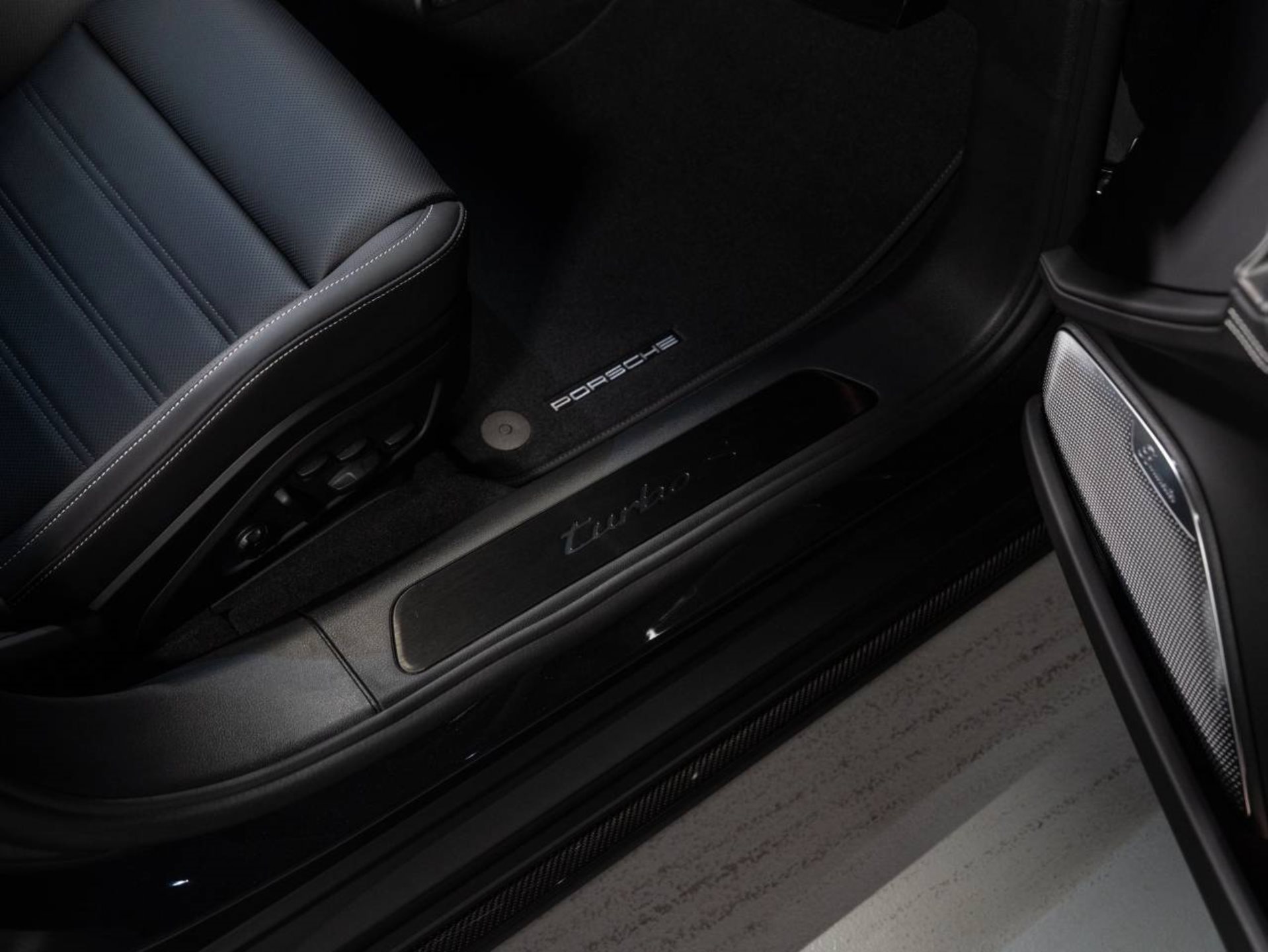 PORSCHE Panamera Turbo S E-Hybrid-image-21