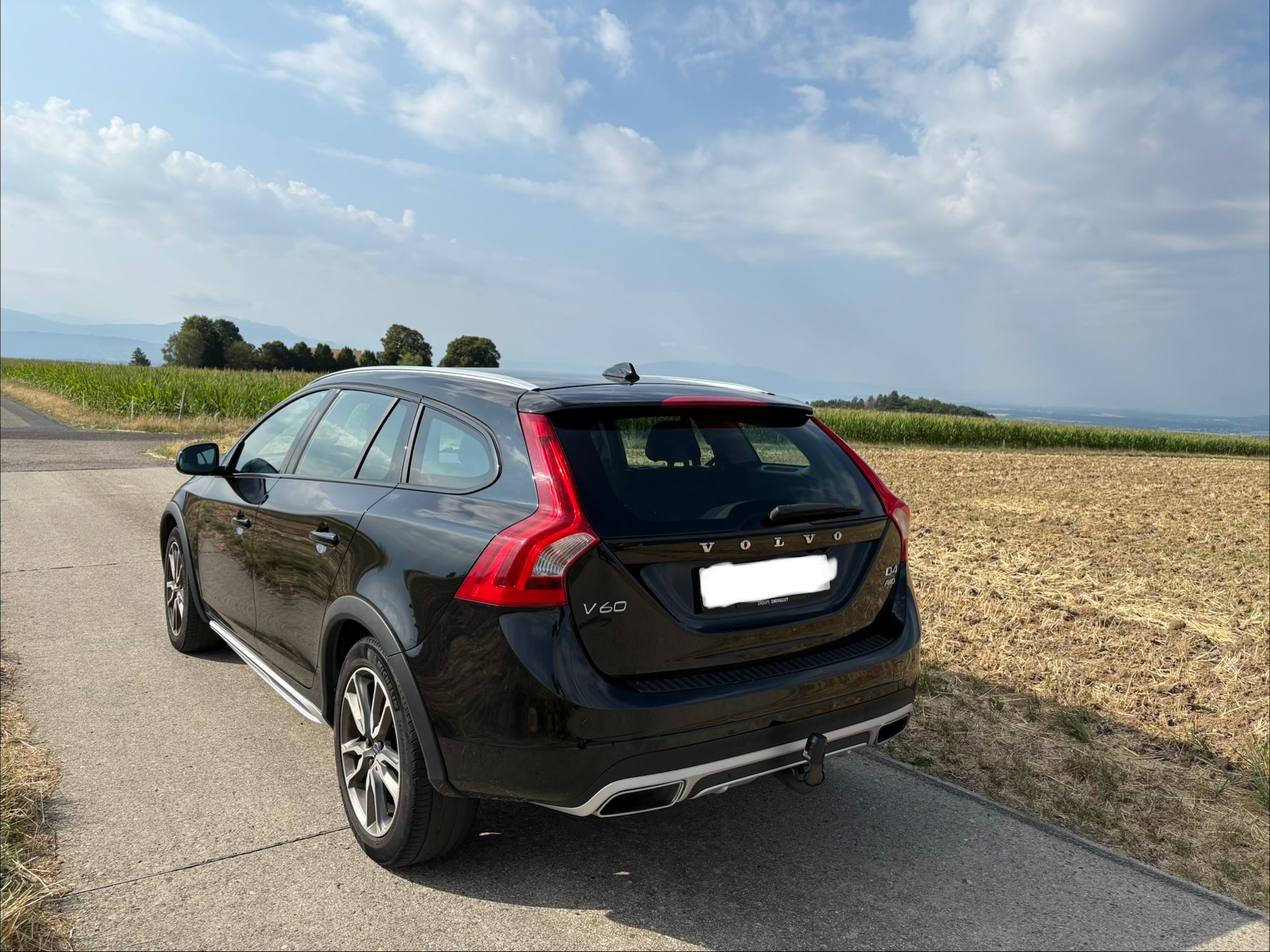 VOLVO 2.4 D4 Momentum AWD S/S-image-0