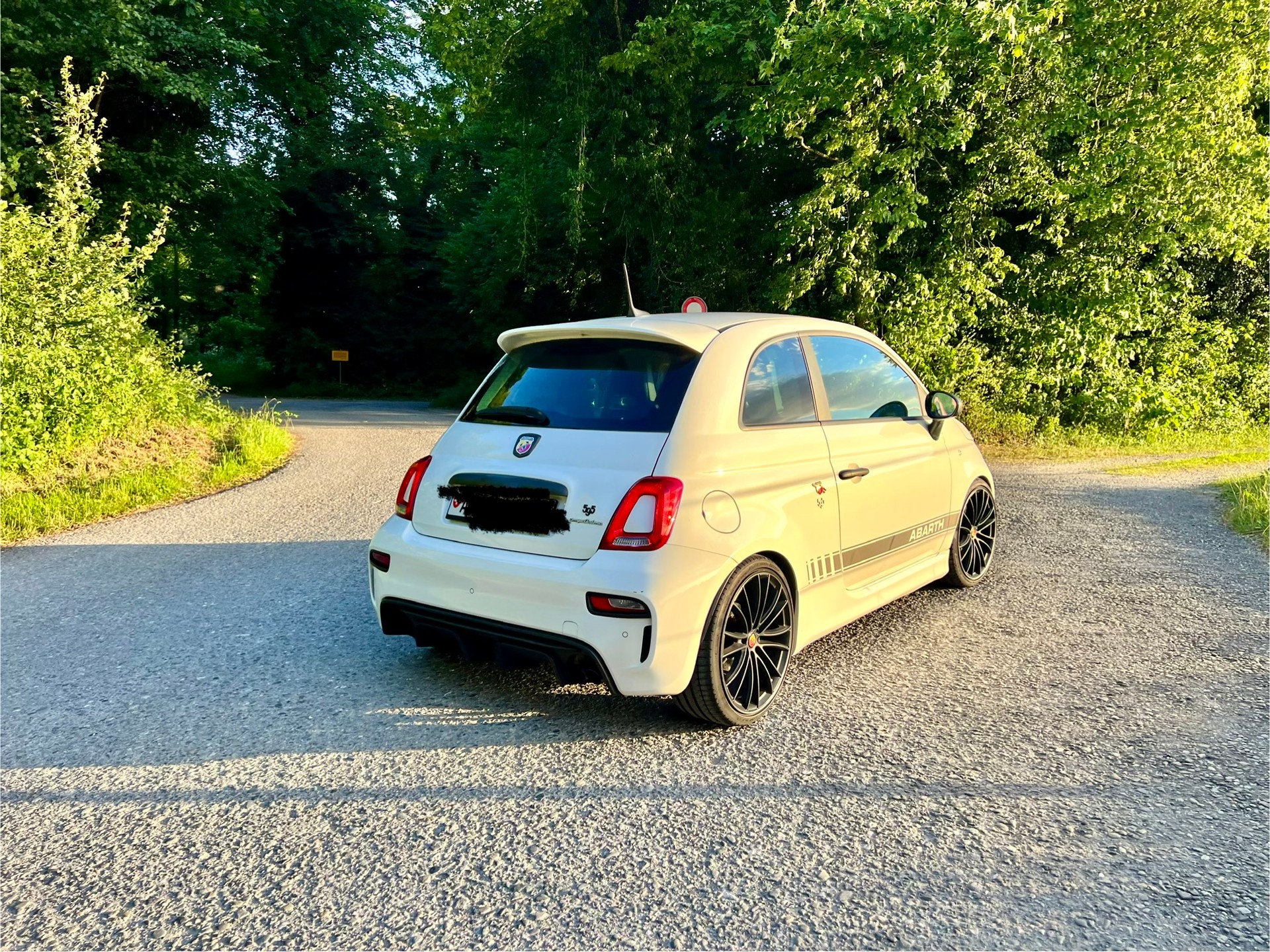 FIAT 595 Abarth 1.4 T-Jet 180 Competizione-image-2