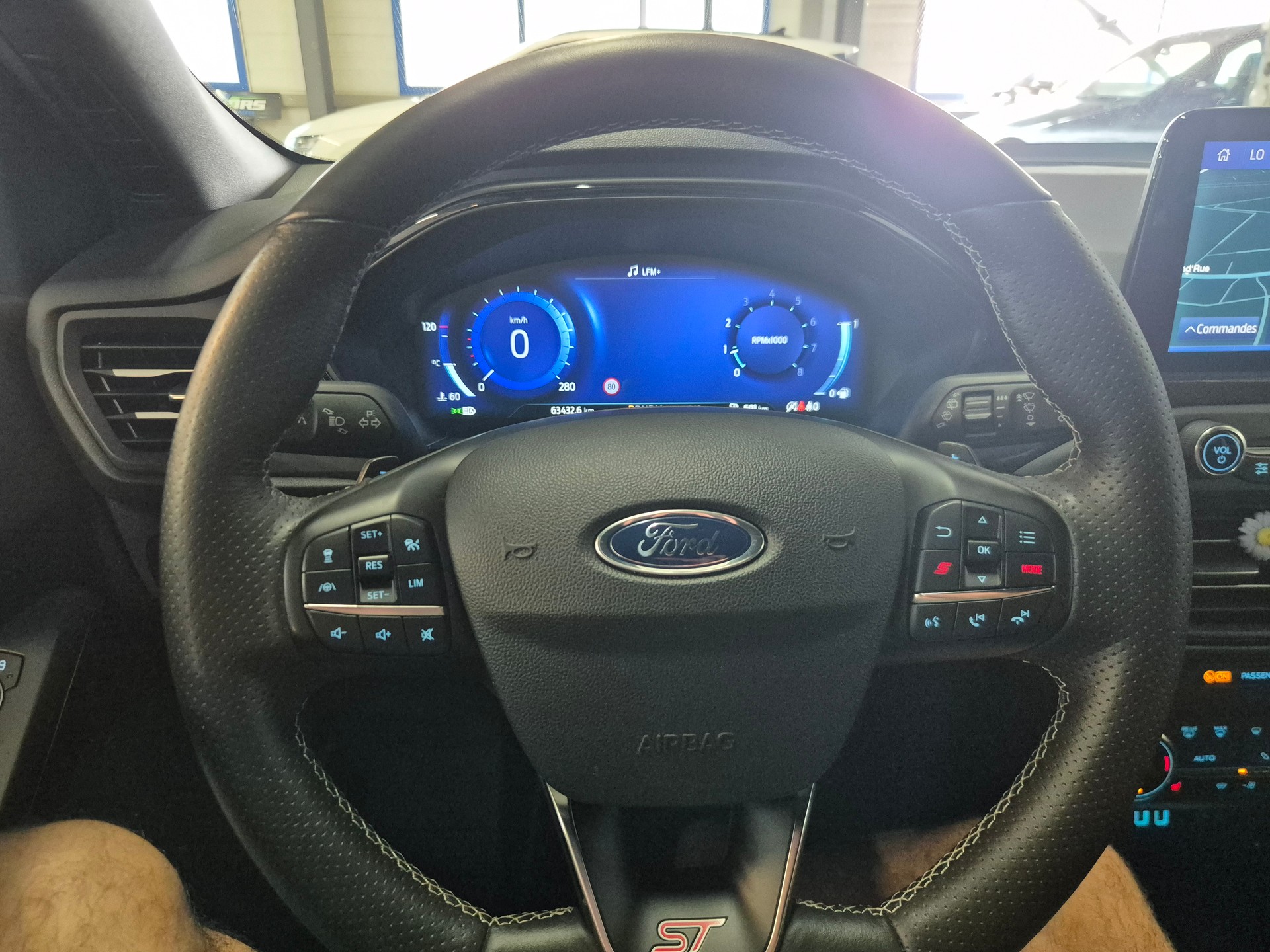 FORD Focus ST 2.3 Styling Paket Automat-image-7