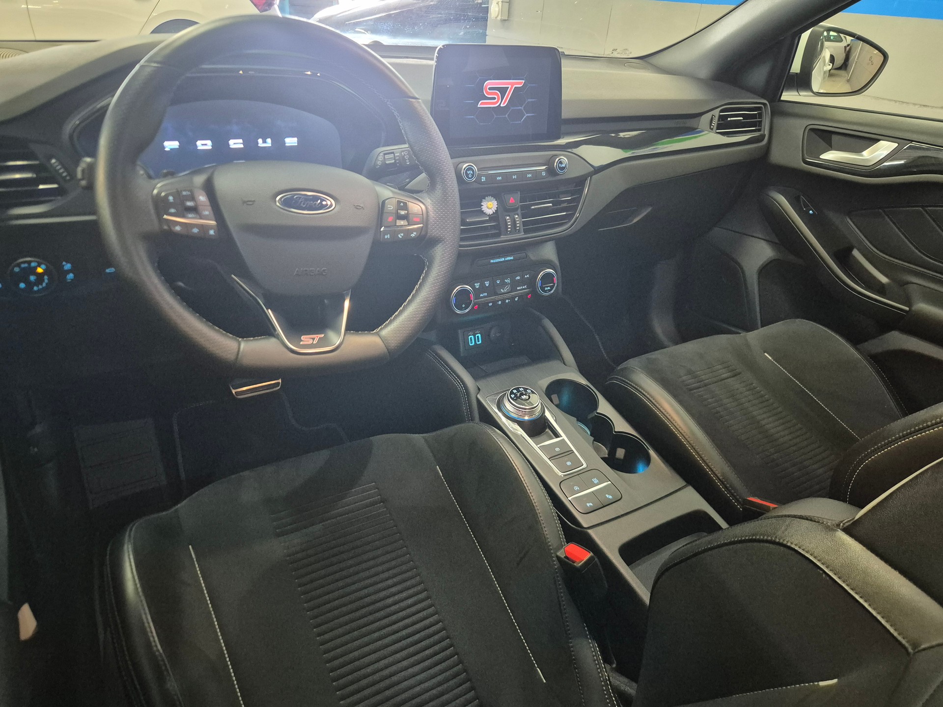 FORD Focus ST 2.3 Styling Paket Automat-image-6