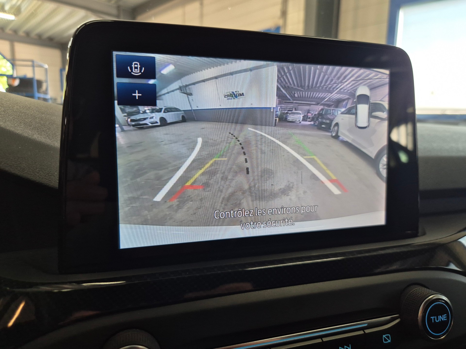 FORD Focus ST 2.3 Styling Paket Automat-image-9