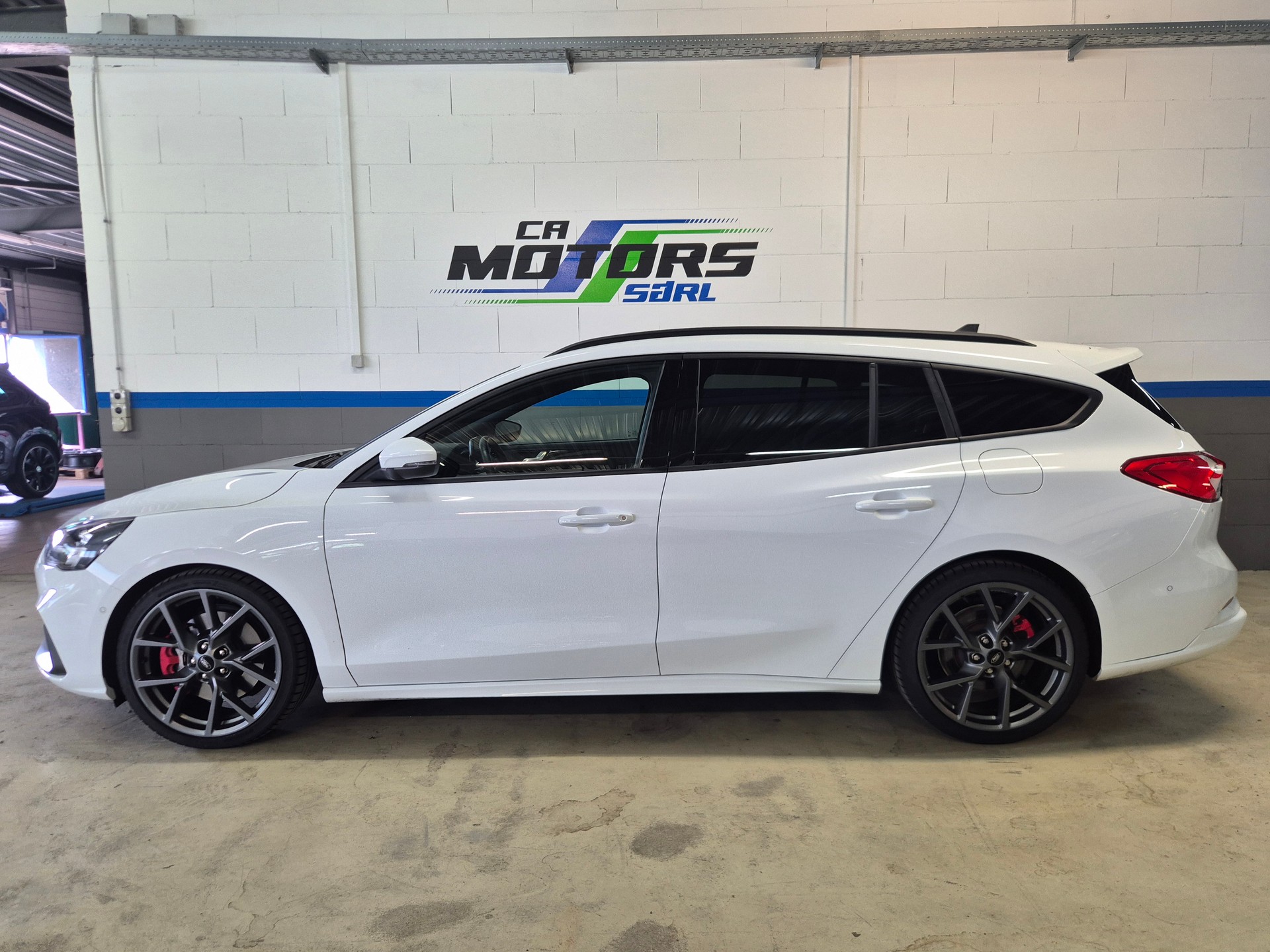 FORD Focus ST 2.3 Styling Paket Automat-image-3