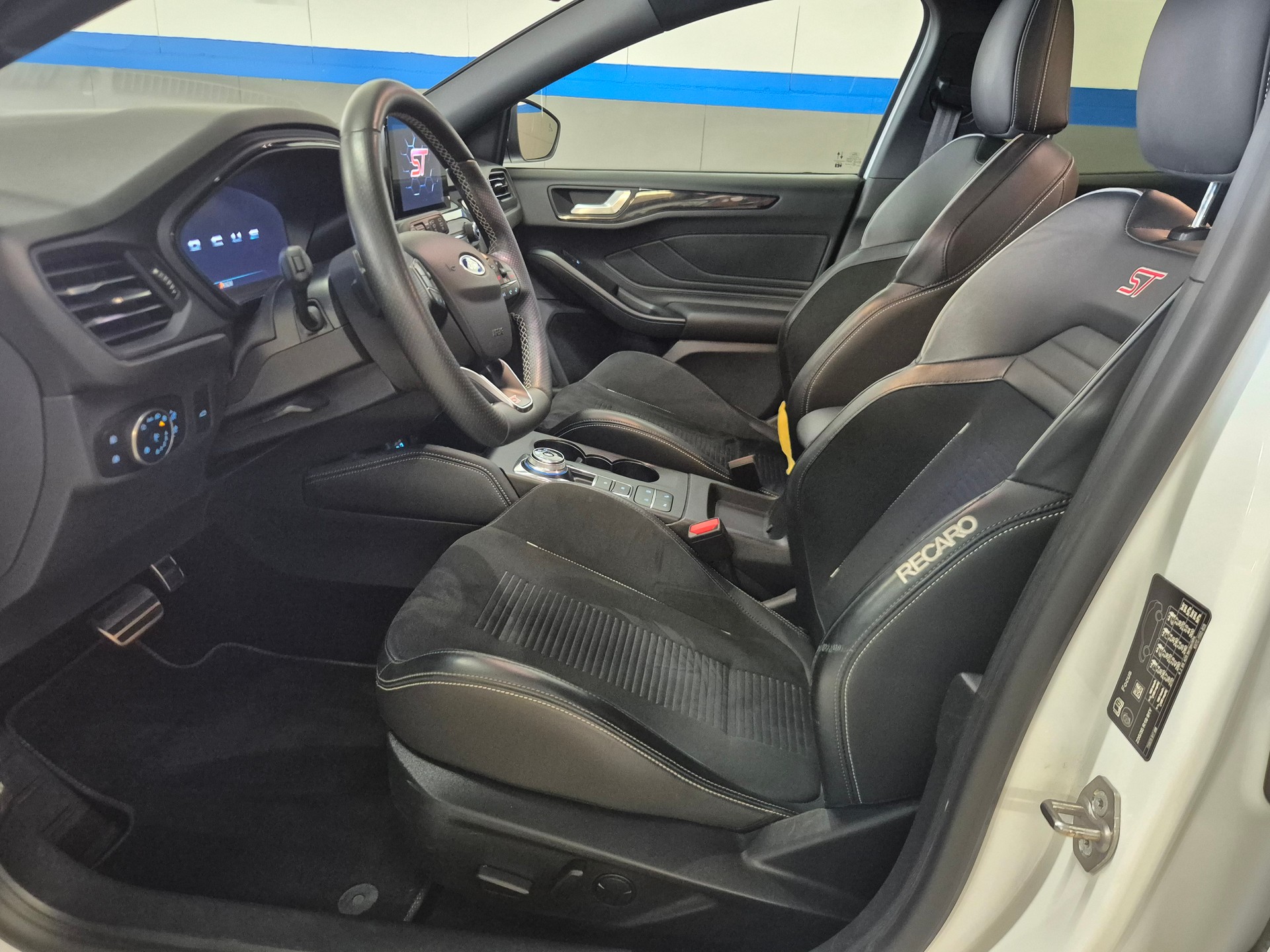 FORD Focus ST 2.3 Styling Paket Automat-image-5