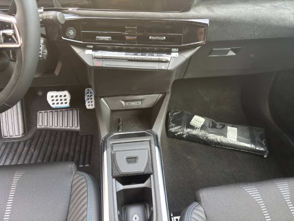 RENAULT Clio 1.8 E-Tech esprit Alpine-image-8