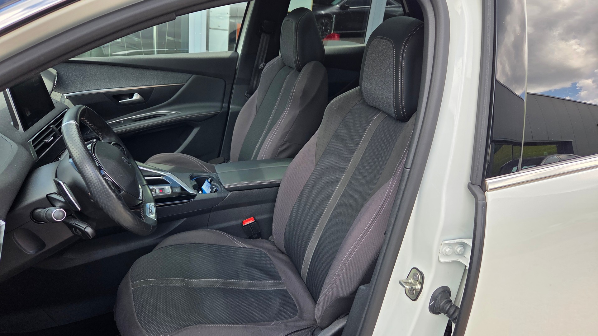PEUGEOT 3008 1.6 THP GT Line EAT-image-11