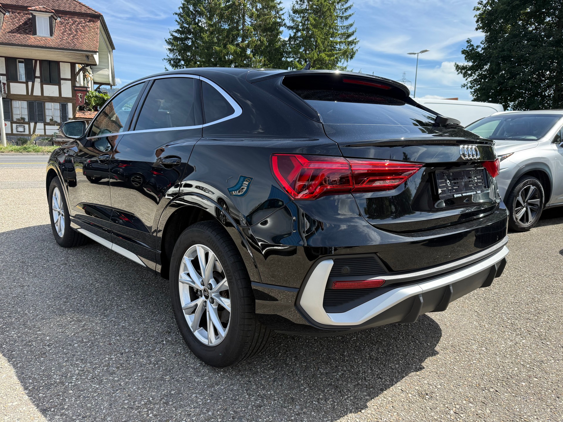 AUDI Q3 Sportback 45 TFSI S line quattro S-tronic-image-6